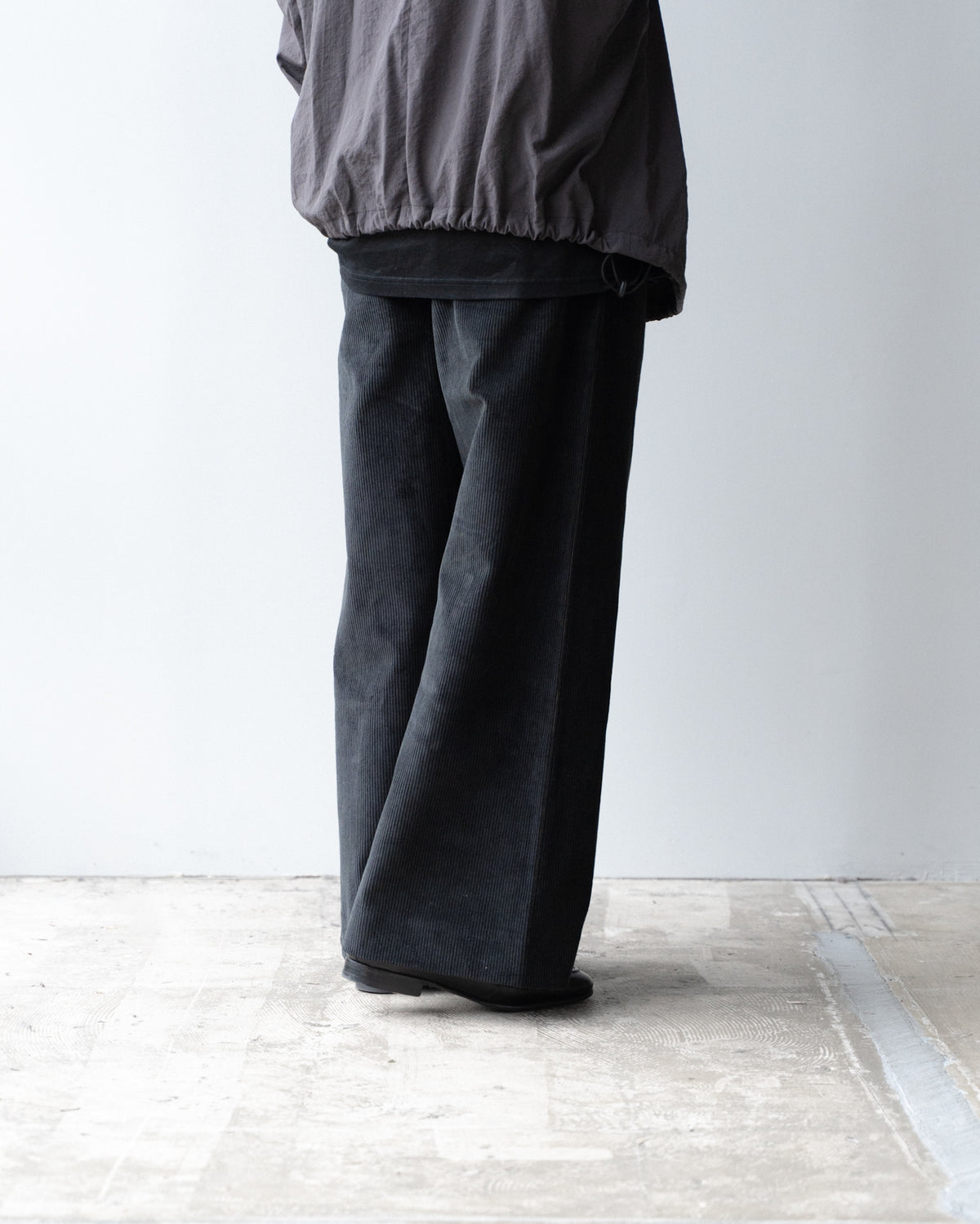 SIDE SEAMLESS STRAIGHT PANTS - BLACK