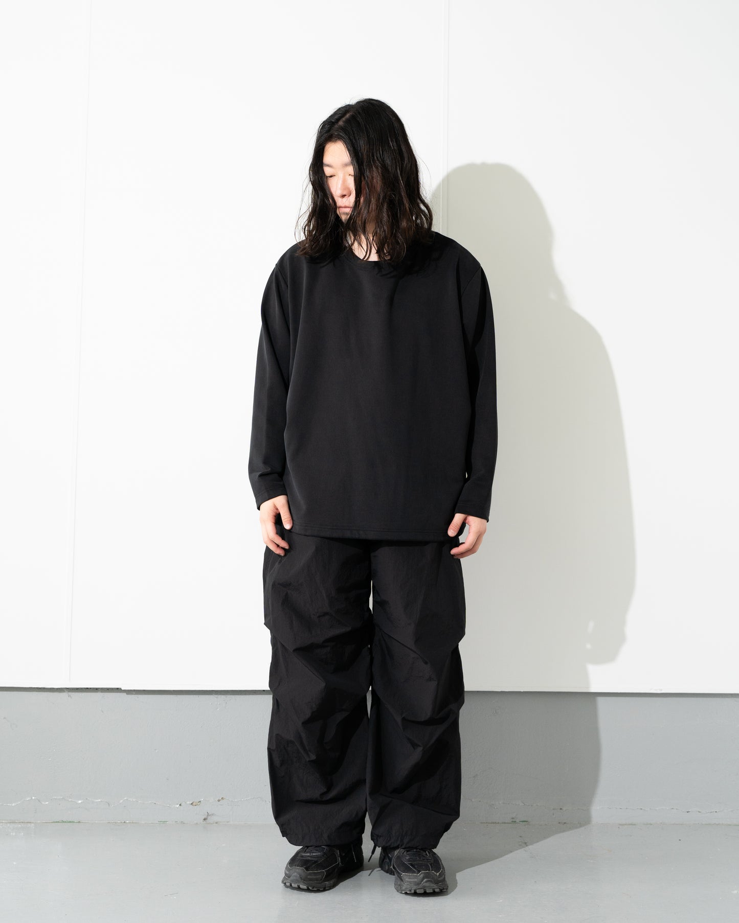 WINDS-DAY COTTON NYLON KNEE TUCK PANTS - BLACK