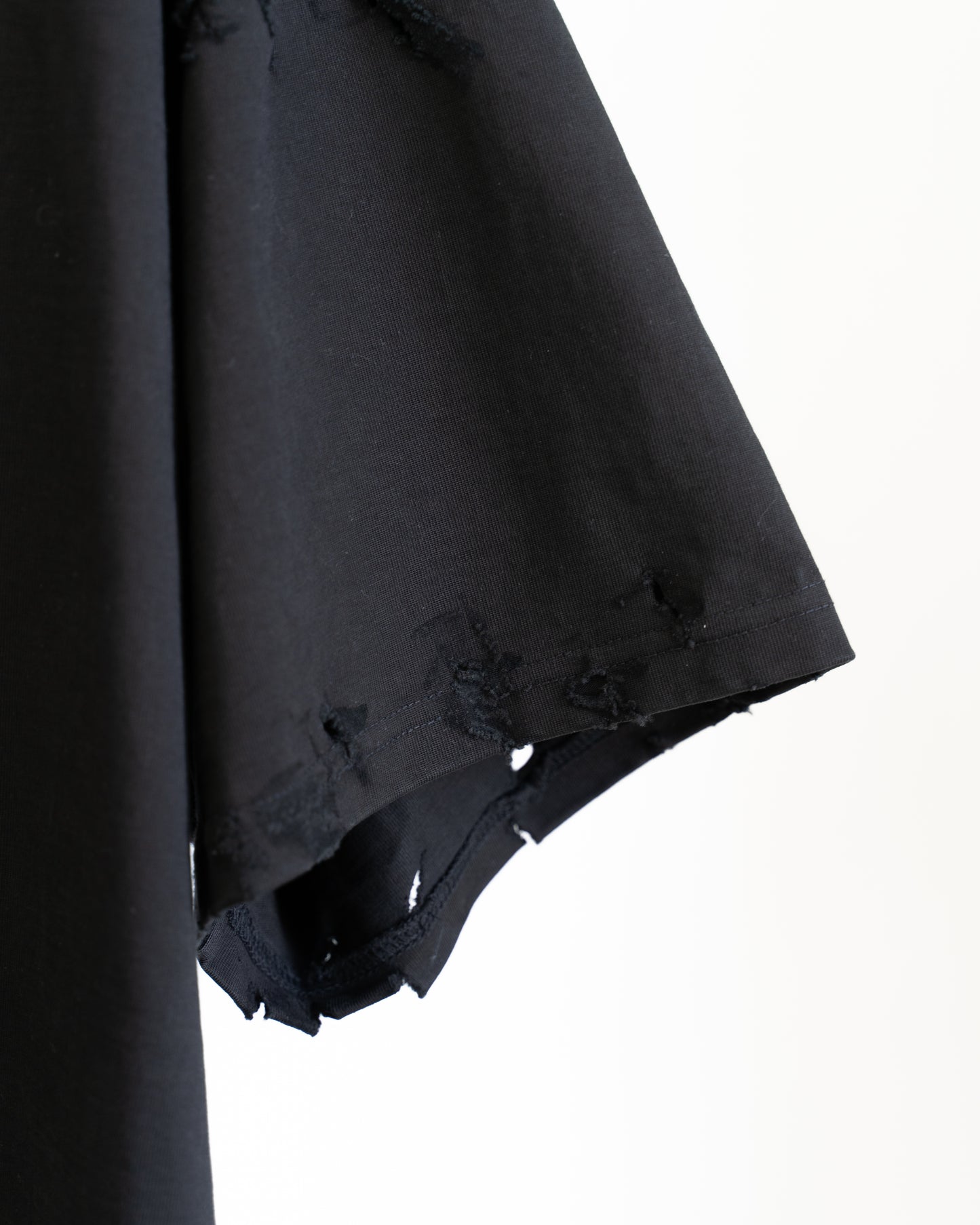 22G MAX WEIGHT SCRATCHES TEE - BLACK