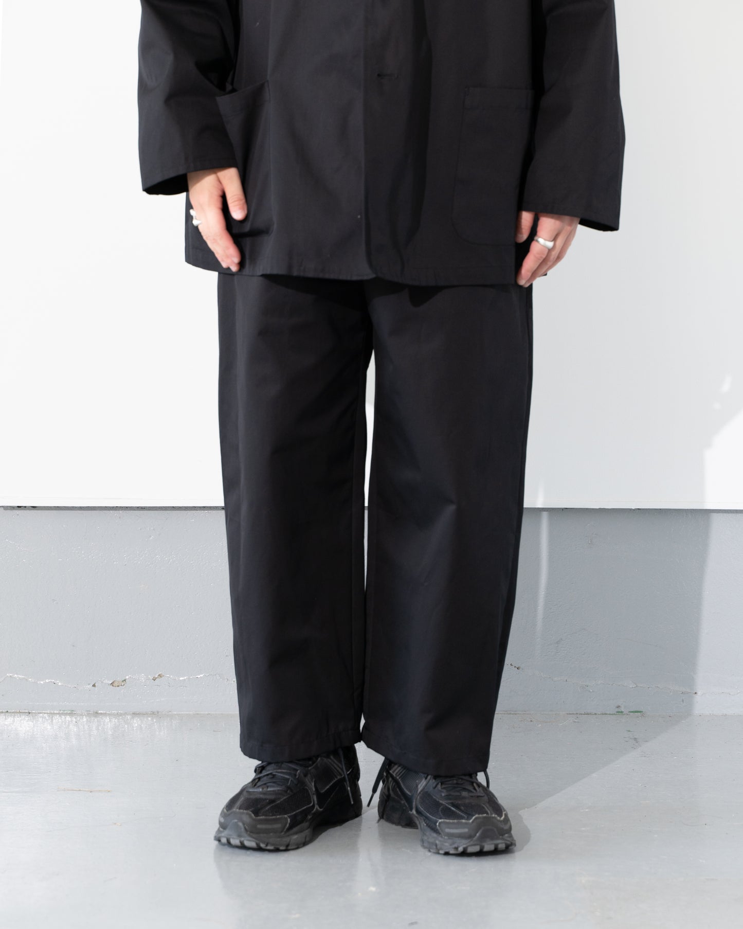 SUPERIOR GABARDINE PLAIN FRONT SLACKS - BLACK
