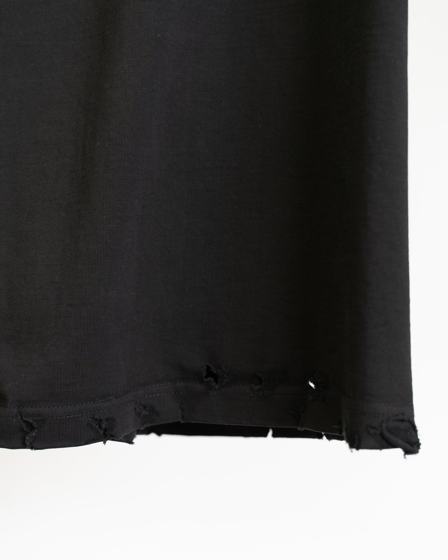 22G MAX WEIGHT SCRATCHES TEE - BLACK