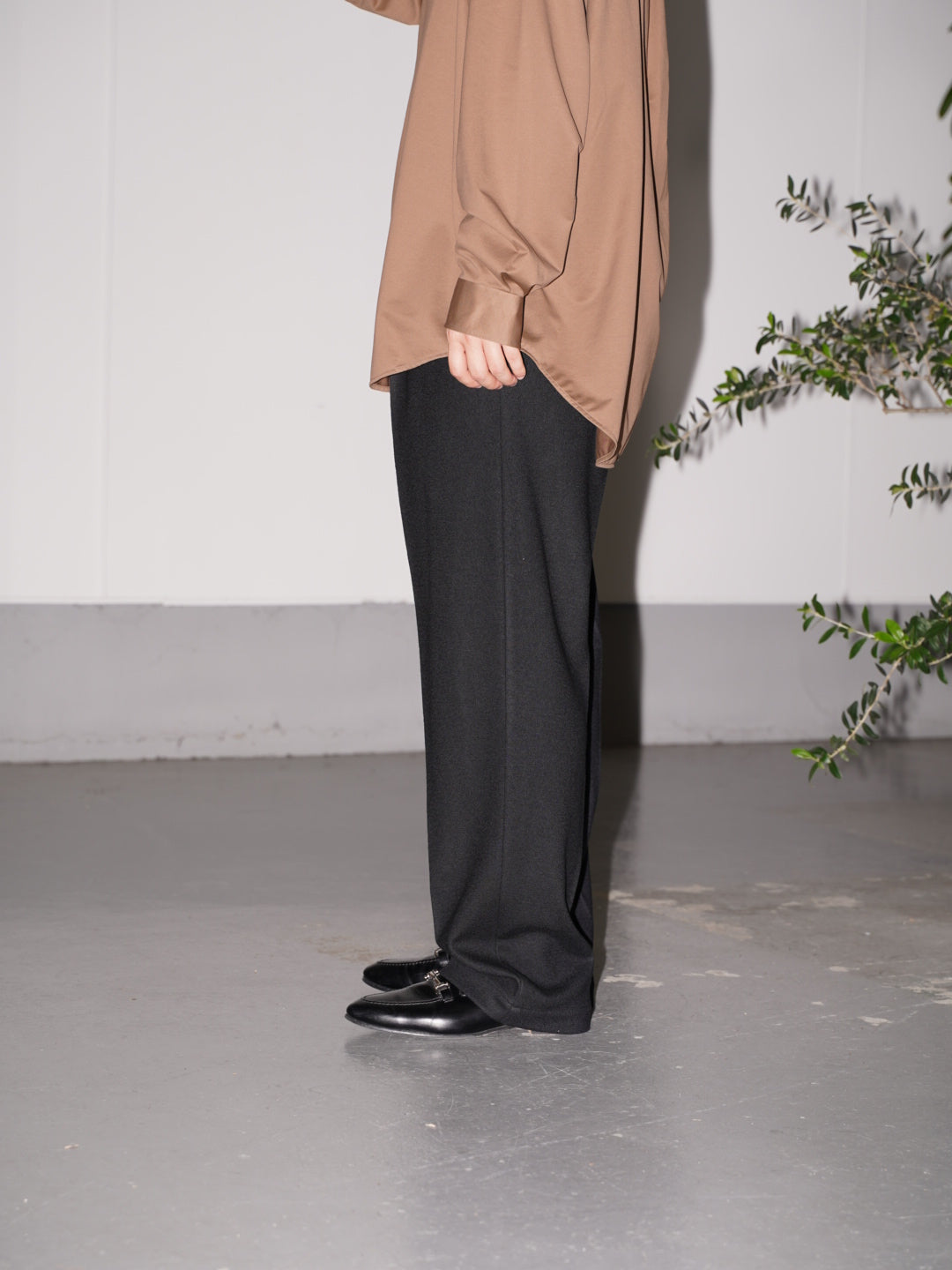 WOOL BELTLESS CORDED PANTS - BLACK