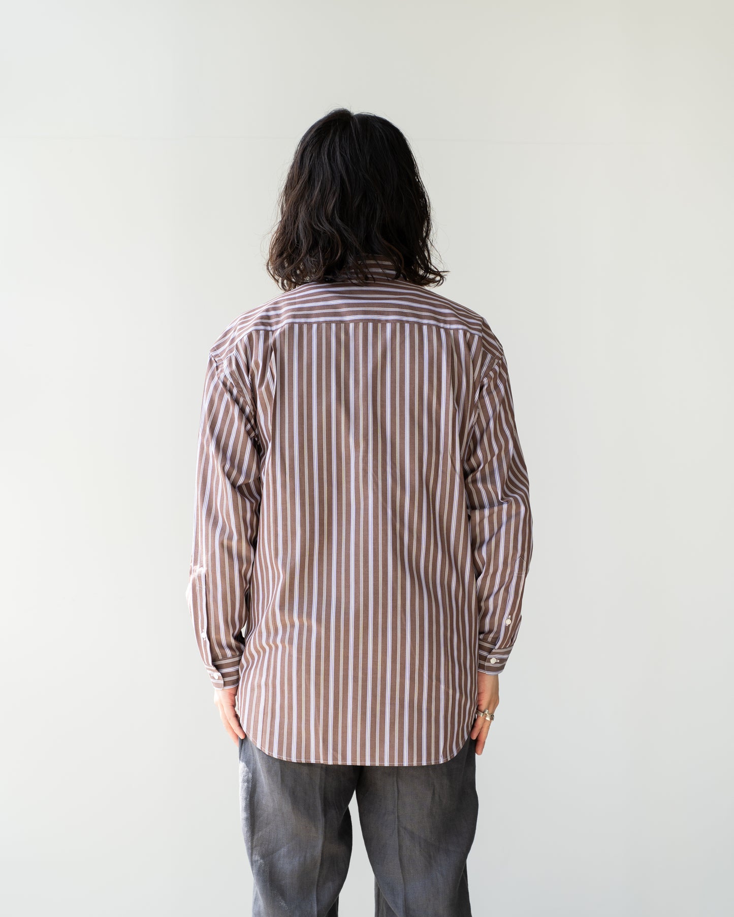 CLASSIC COLLAR STRIPE SHIRT - BROWN