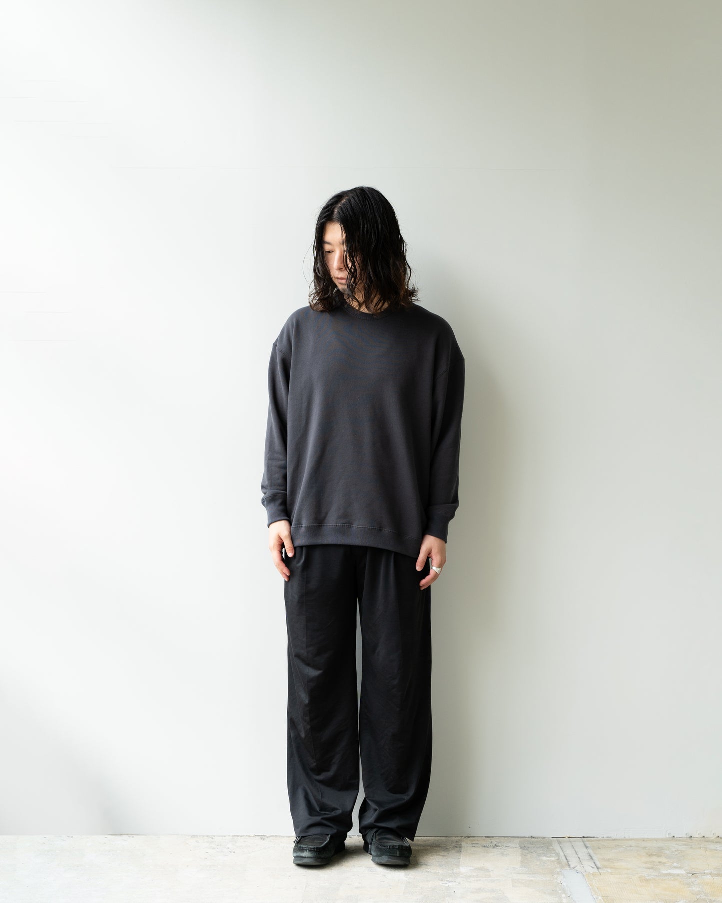CREW NECK SWEAT - CHARCOAL GRAY