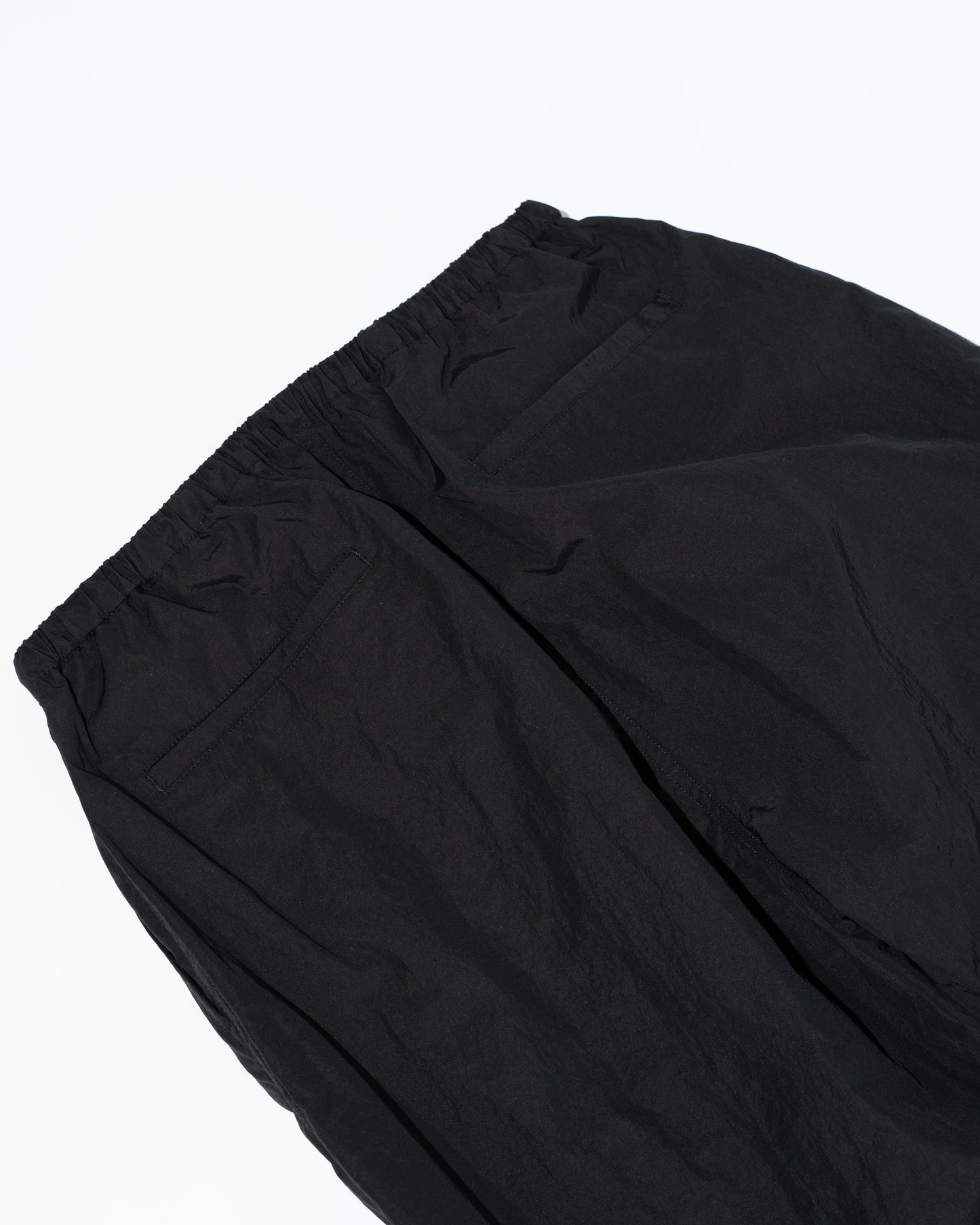 WINDS-DAY COTTON NYLON KNEE TUCK PANTS - BLACK