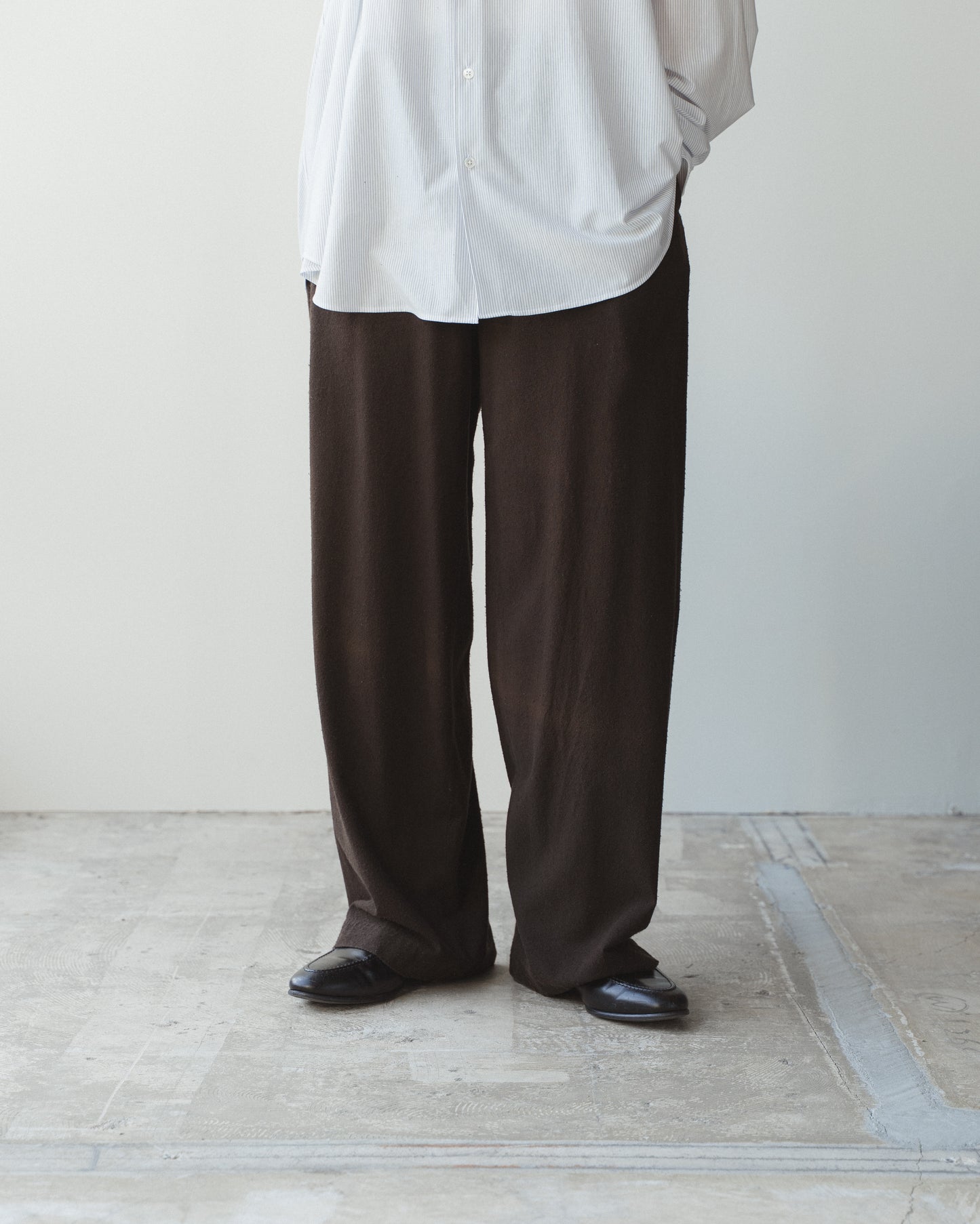 SILK NOIL GARMENT DYED PAJAMA PANTS - BROWN