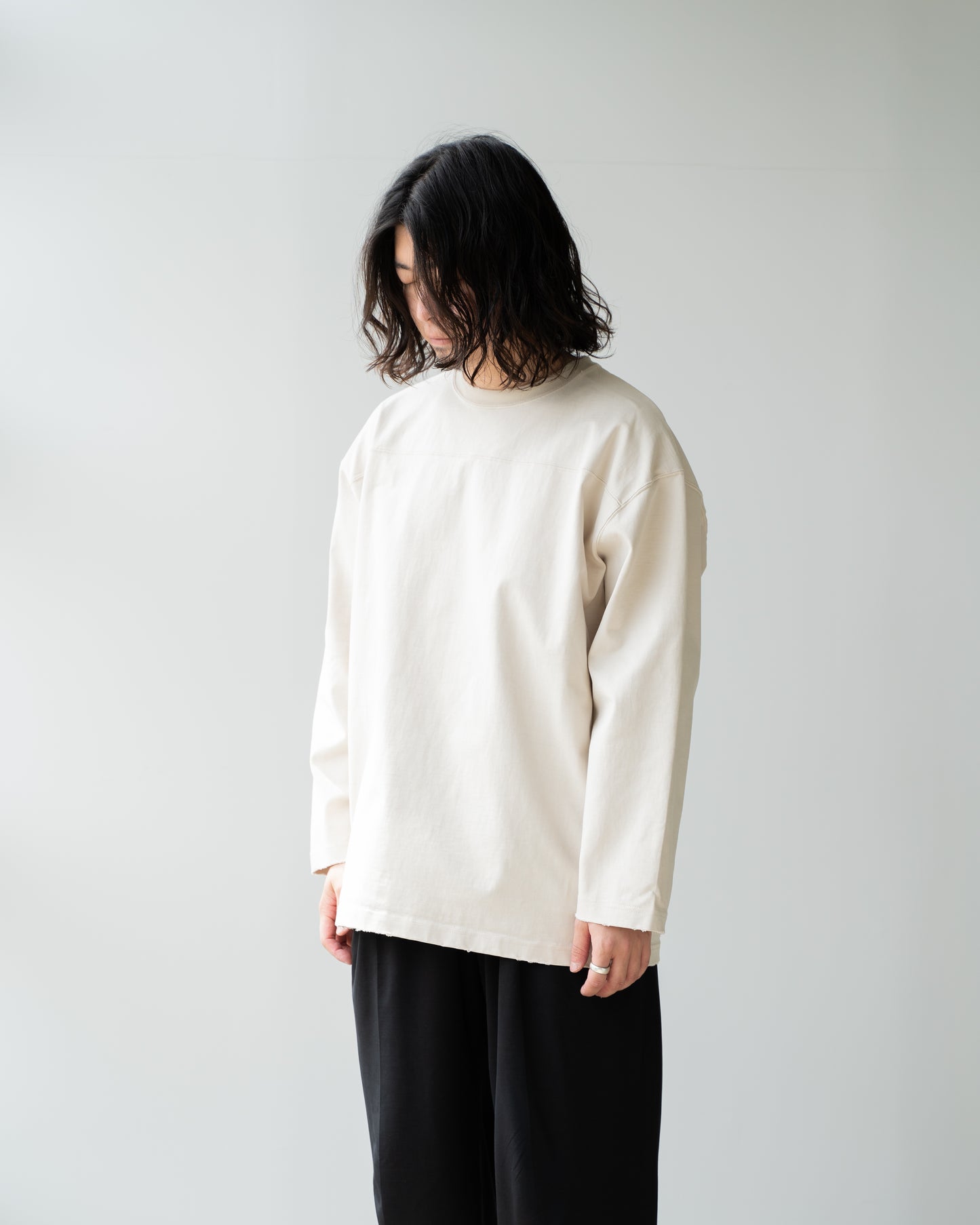 22G MAX WEIGHT SCRATCHES FOOTBALL TEE - ECRU