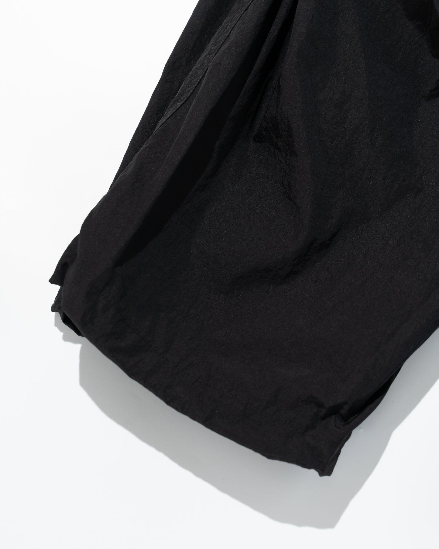 WINDS-DAY COTTON NYLON KNEE TUCK PANTS - BLACK