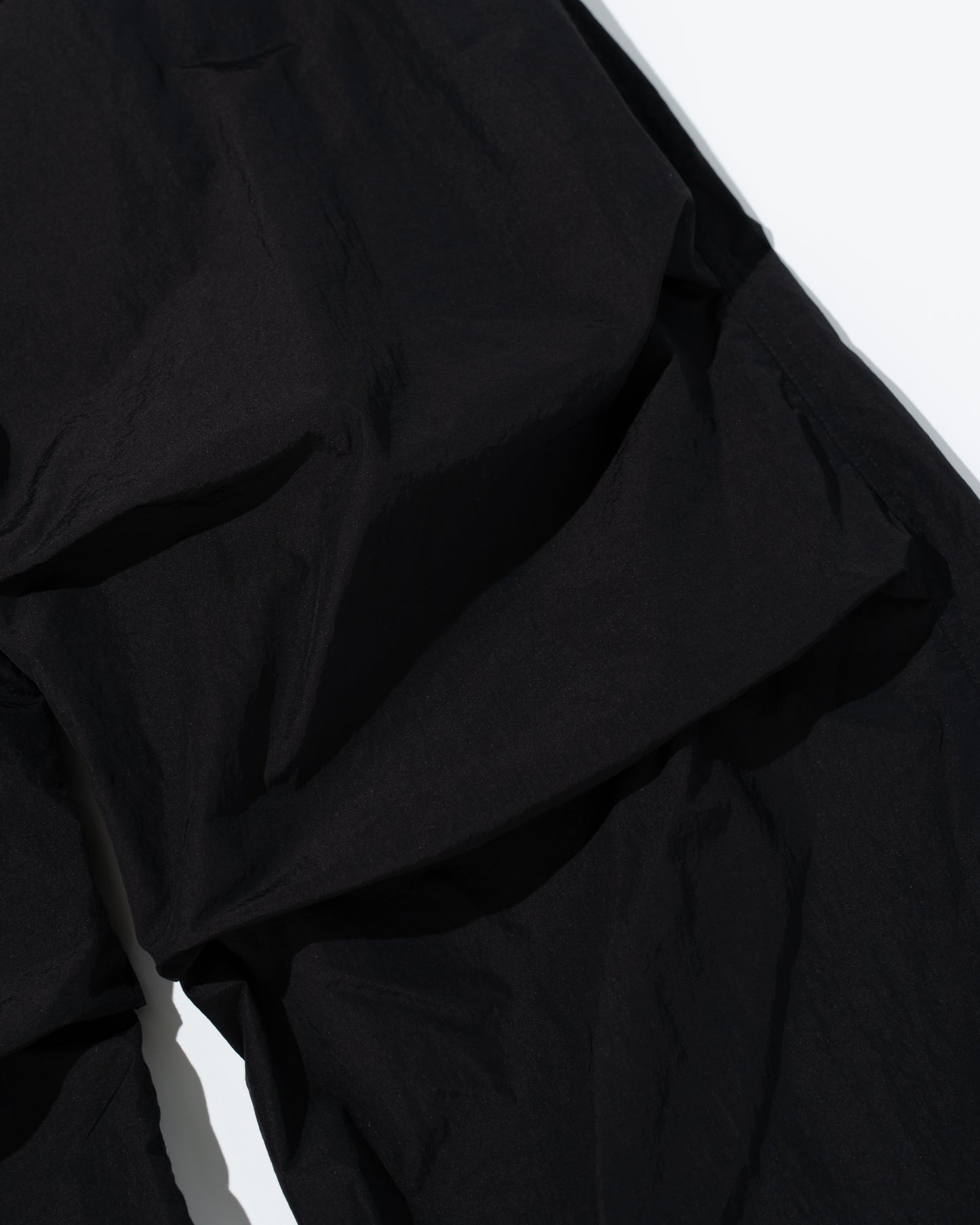 WINDS-DAY COTTON NYLON KNEE TUCK PANTS - BLACK