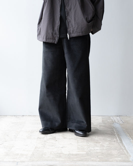 SIDE SEAMLESS STRAIGHT PANTS - BLACK