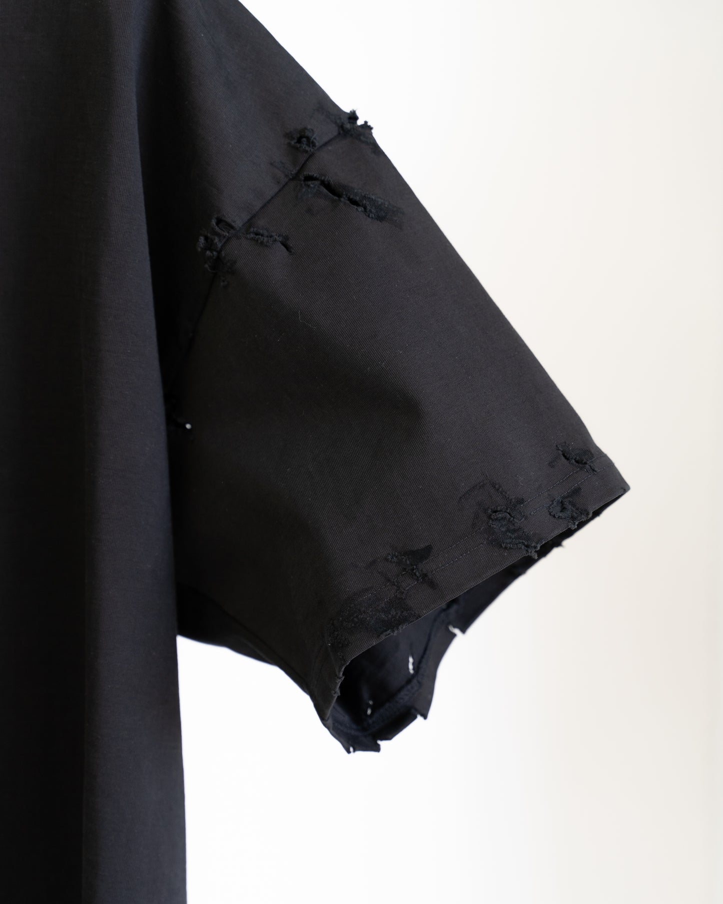 22G MAX WEIGHT SCRATCHES TEE - BLACK