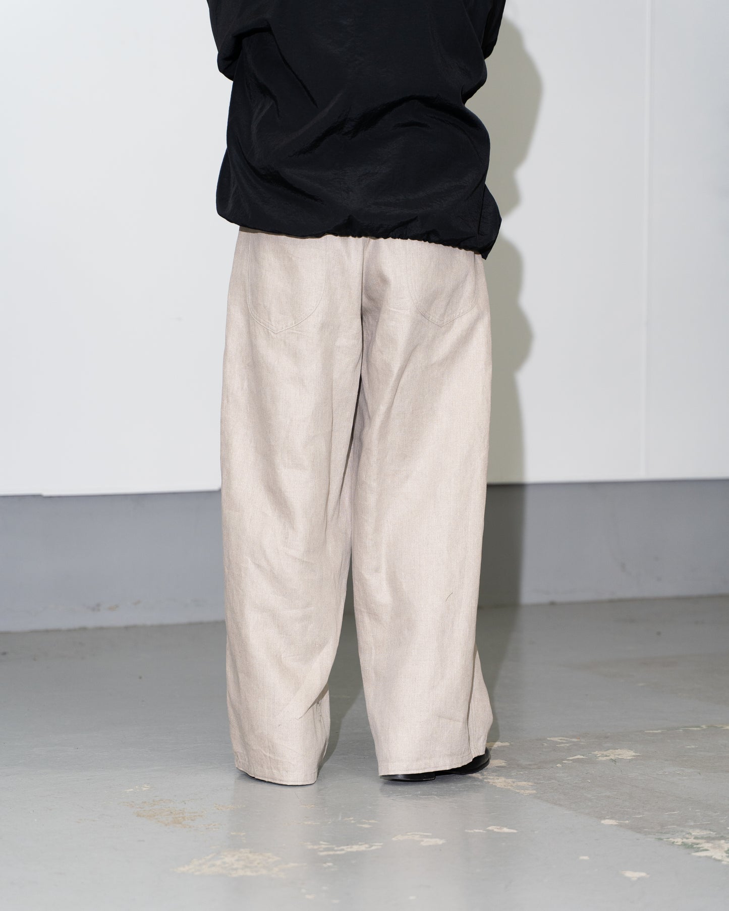 BACK ADJUST PANTS / HERRINGBONE - ECRU