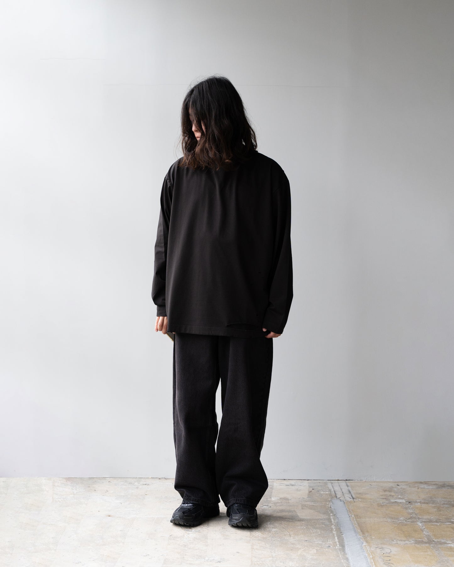 AGING DOUBLE LAYERED DISTROYED TEE - BLACK