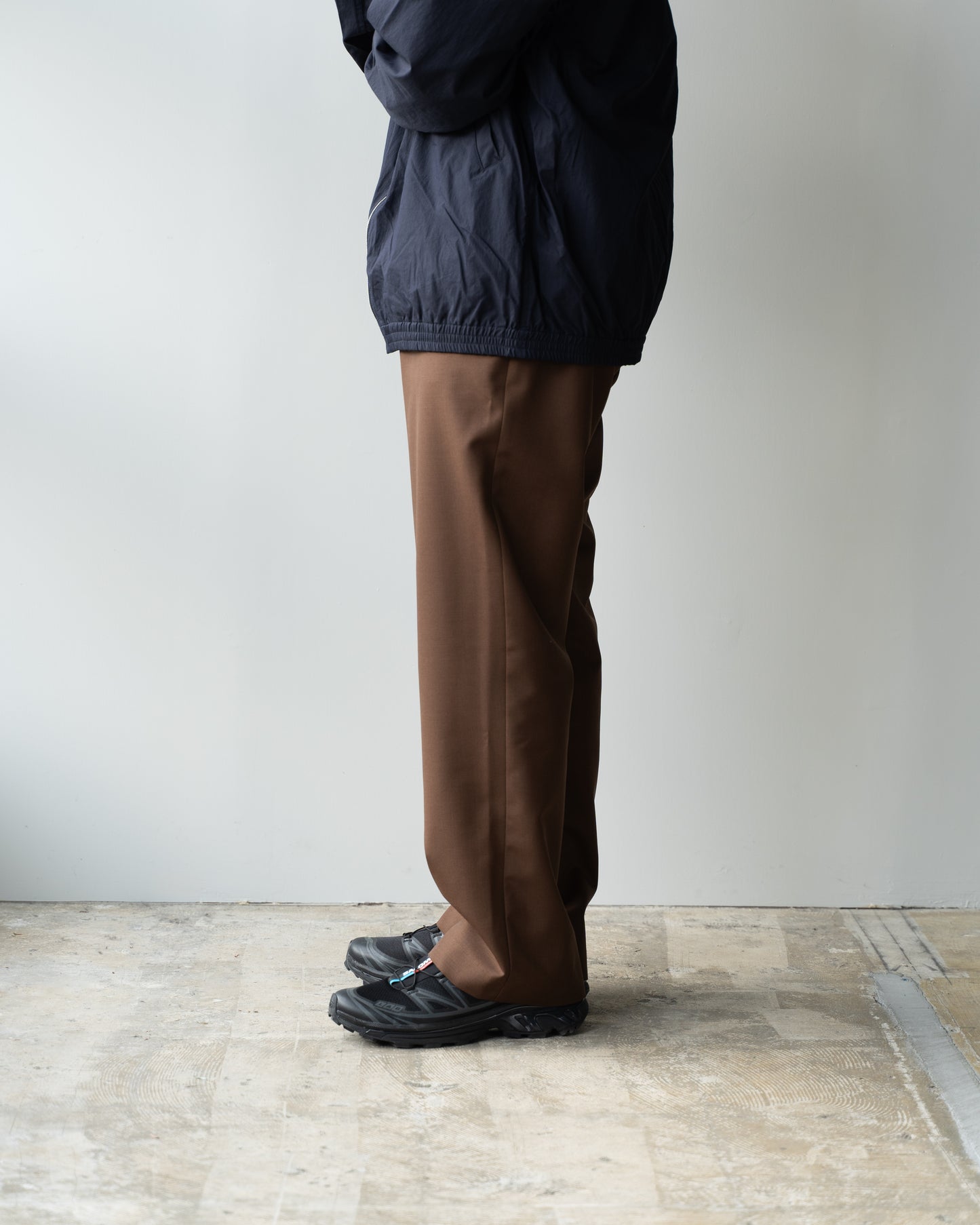 MOHAIR POPLIN STRAIGHT SLACKS - BROWN