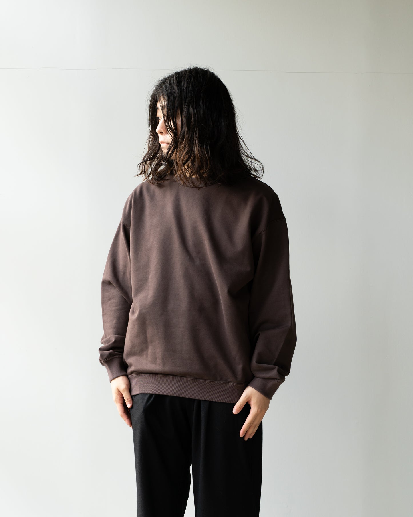 36G SUPER FINE GAUGE PULLOVER - BROWN