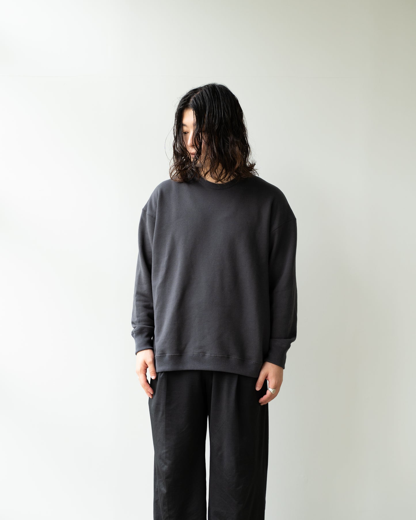 CREW NECK SWEAT - CHARCOAL GRAY
