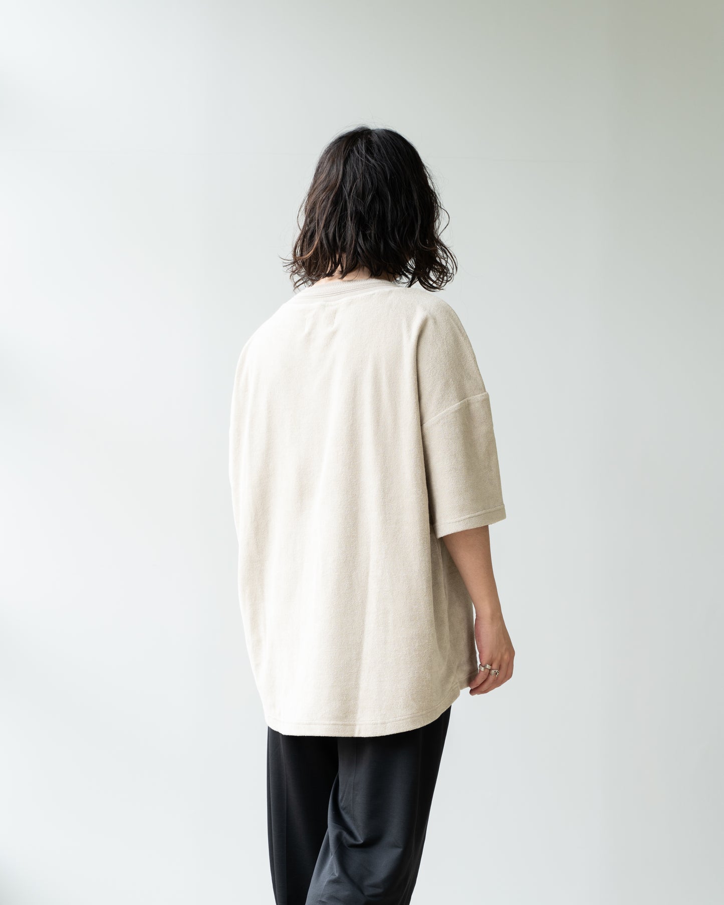 HMONG DEN WIDE ROUNDNECK T-SHIRT - SAND BEIGE