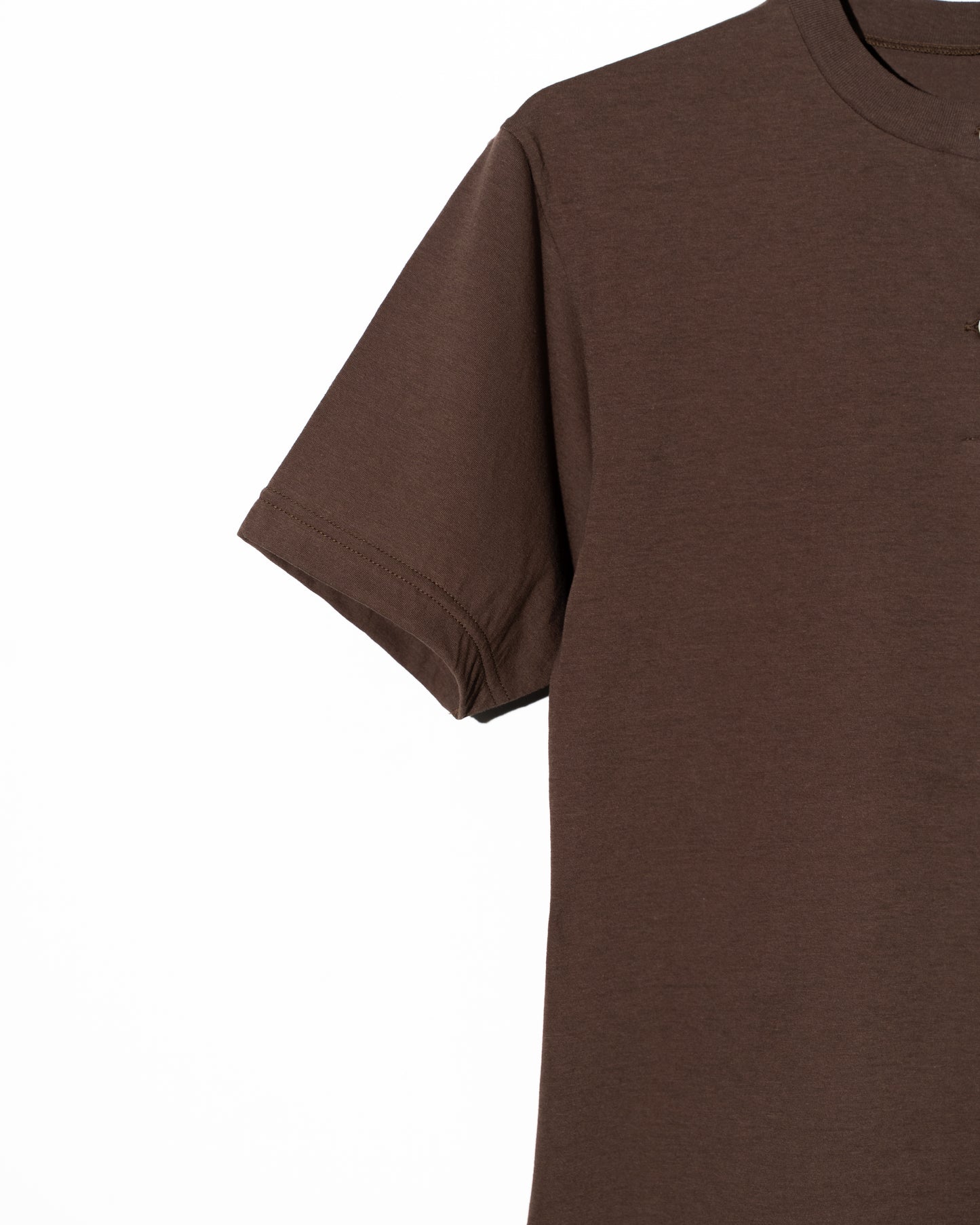 COTTON HENRY NECK S/S T-SHIRT - BROWN
