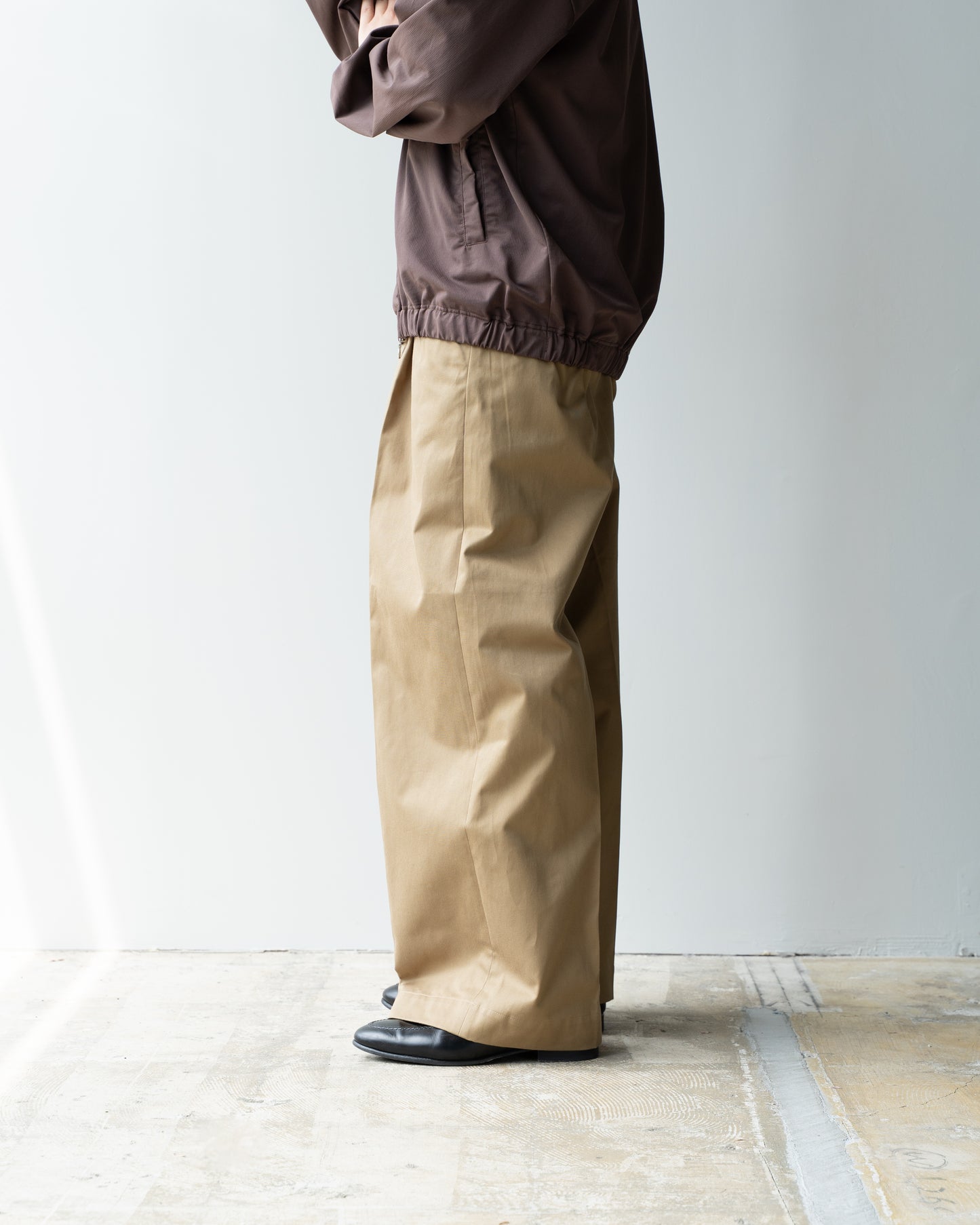 2TUCK WIDE CHINO TROUSERS - CAMEL