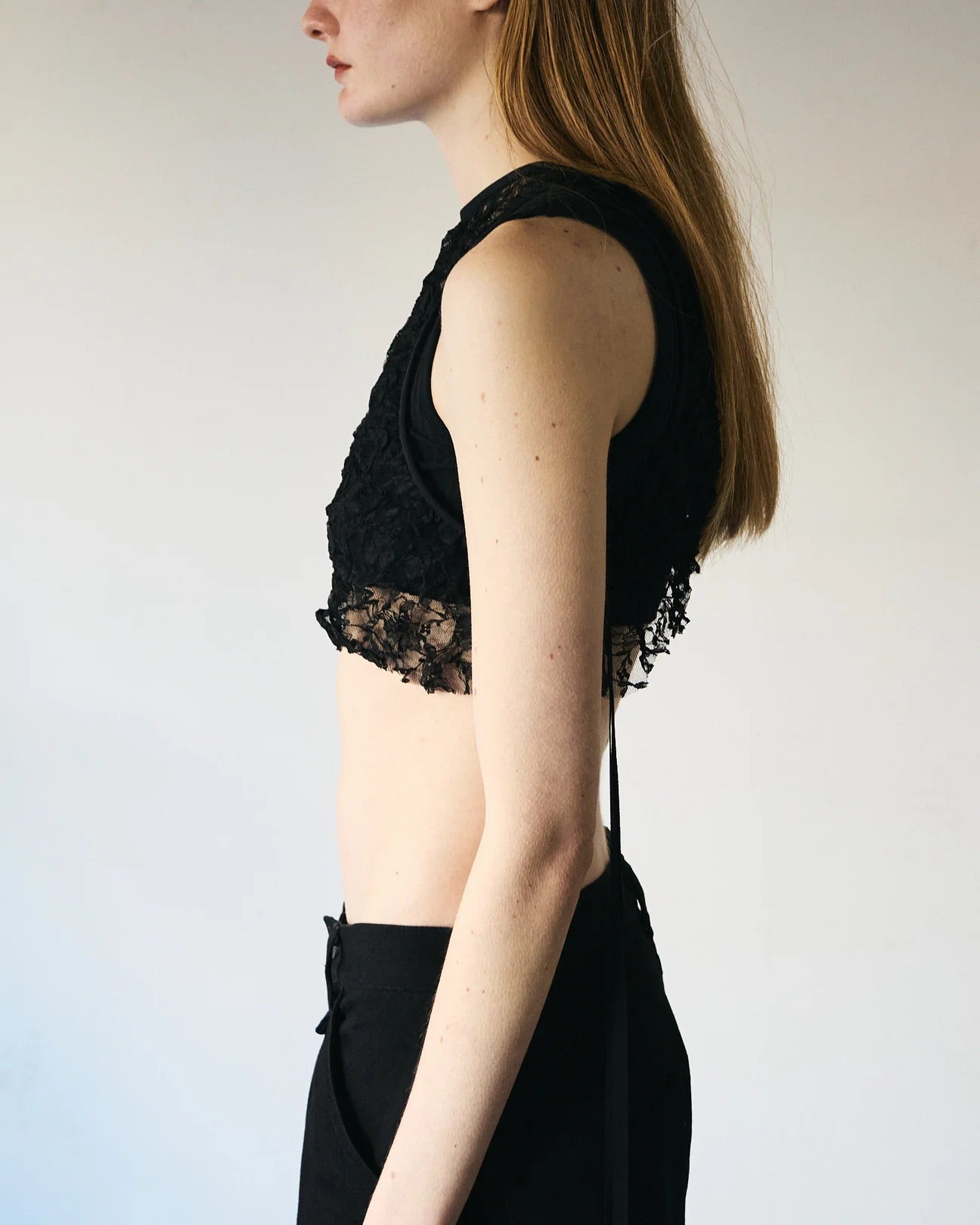 CRUSHED LACE CROP TANK - BLACK