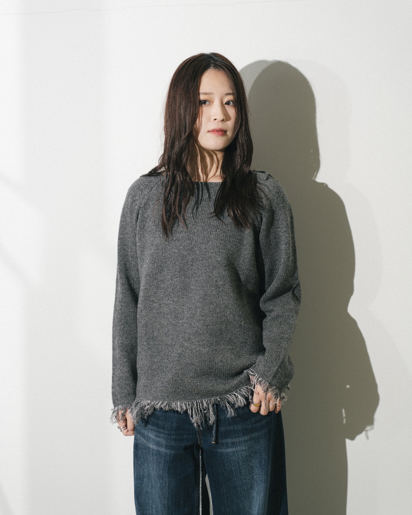 5G FRAYED HEM SWEATER - GRAY