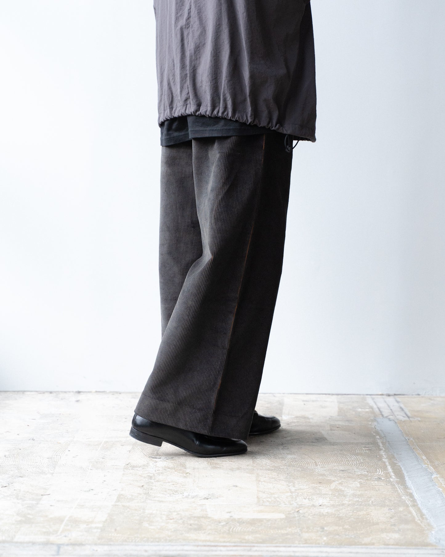 SIDE SEAMLESS STRAIGHT PANTS - CHARCOAL