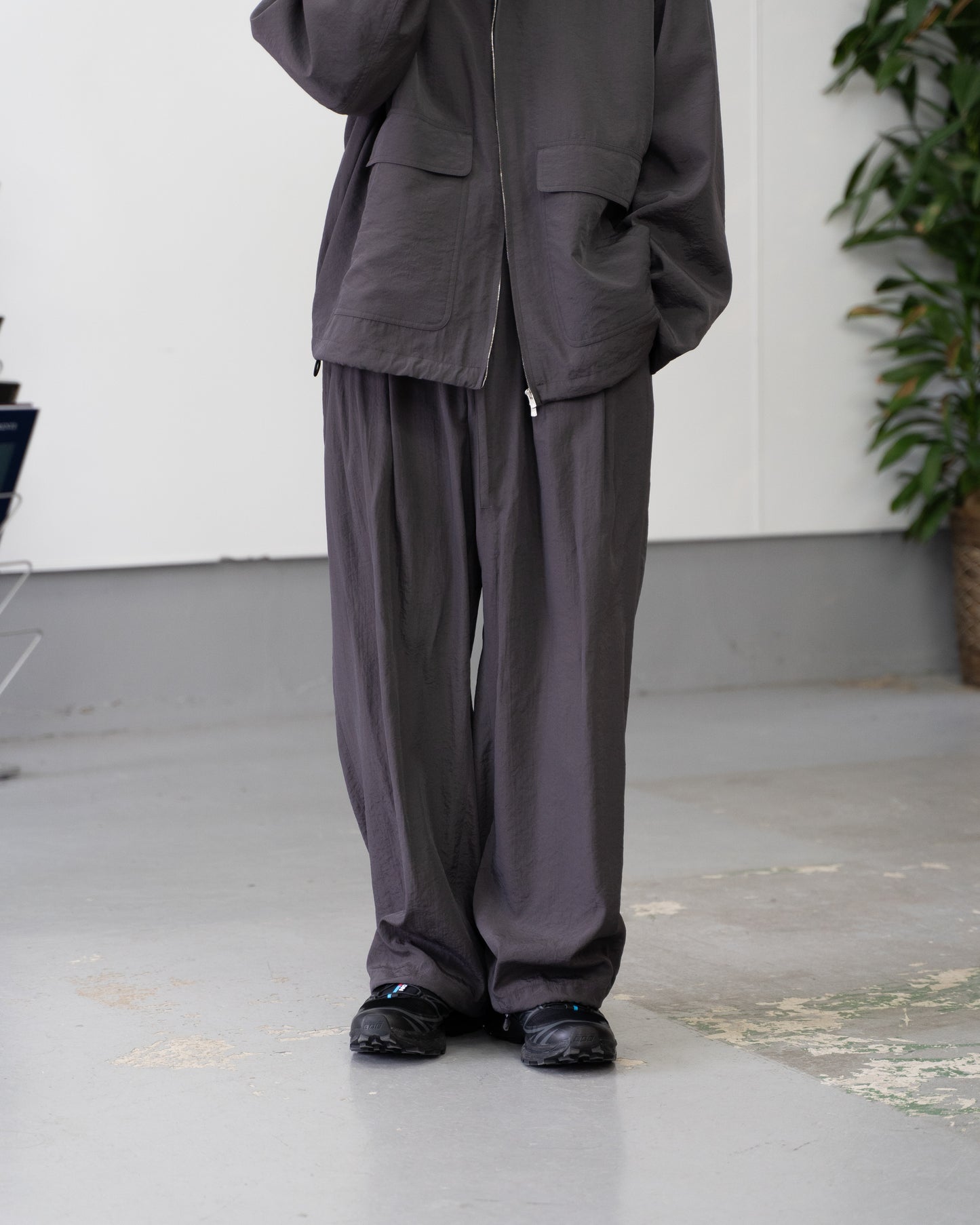 SALT SHIRNK CUPRO BROWSING PANTS - BROWN