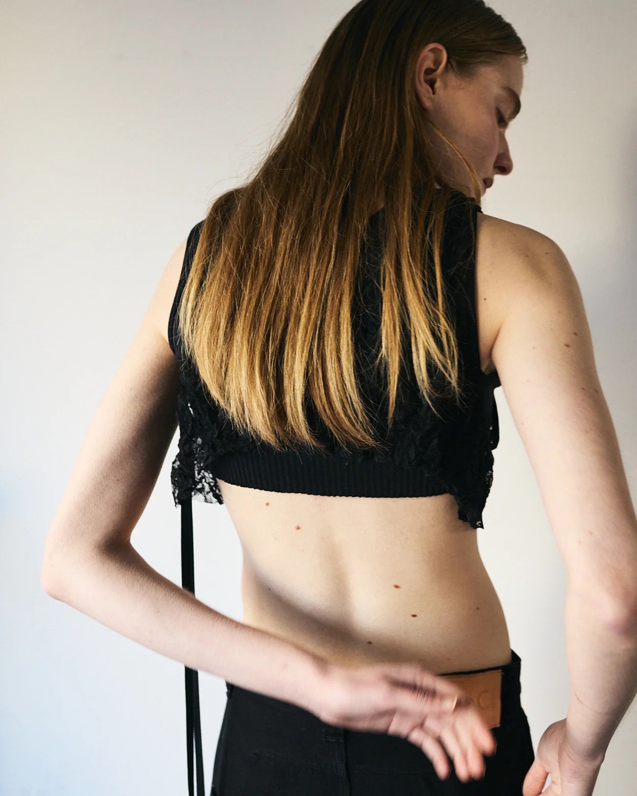 CRUSHED LACE CROP TANK - BLACK