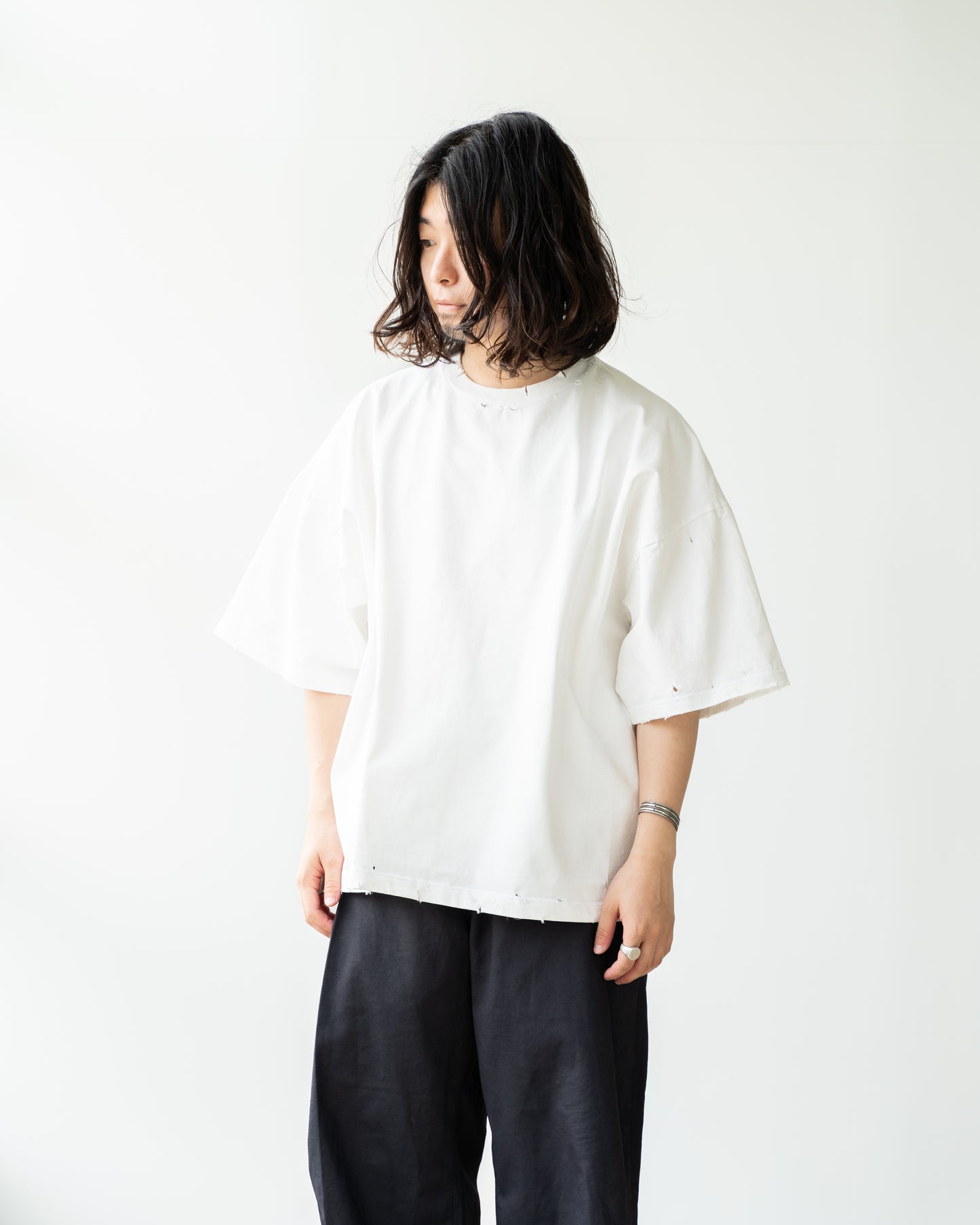 22G MAX WEIGHT SCRATCHES TEE - WHITE