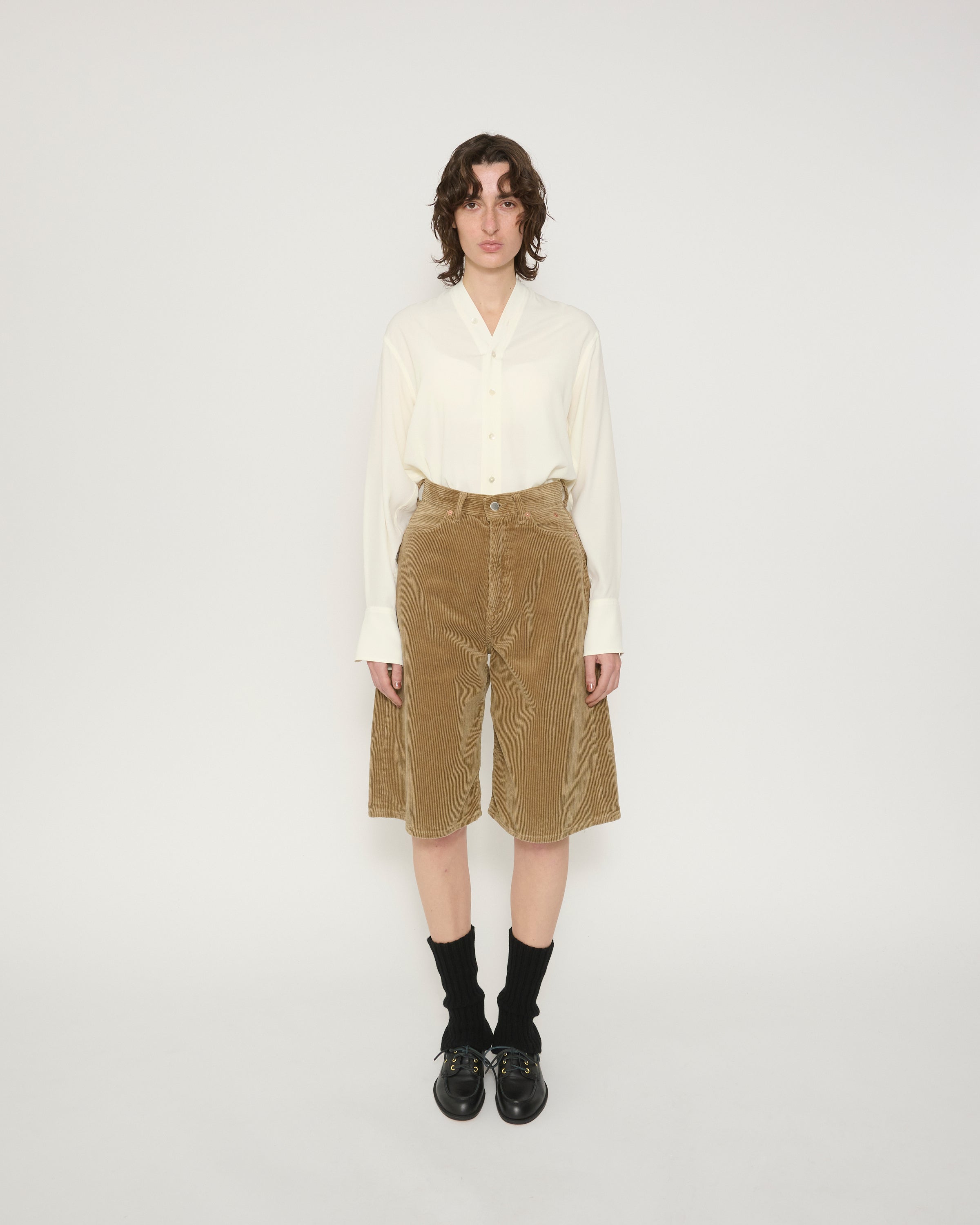 JANE SMITH 8W CORDUROY 5 POCKET 15 INCH SHORT PANTS BROWN | HAKU