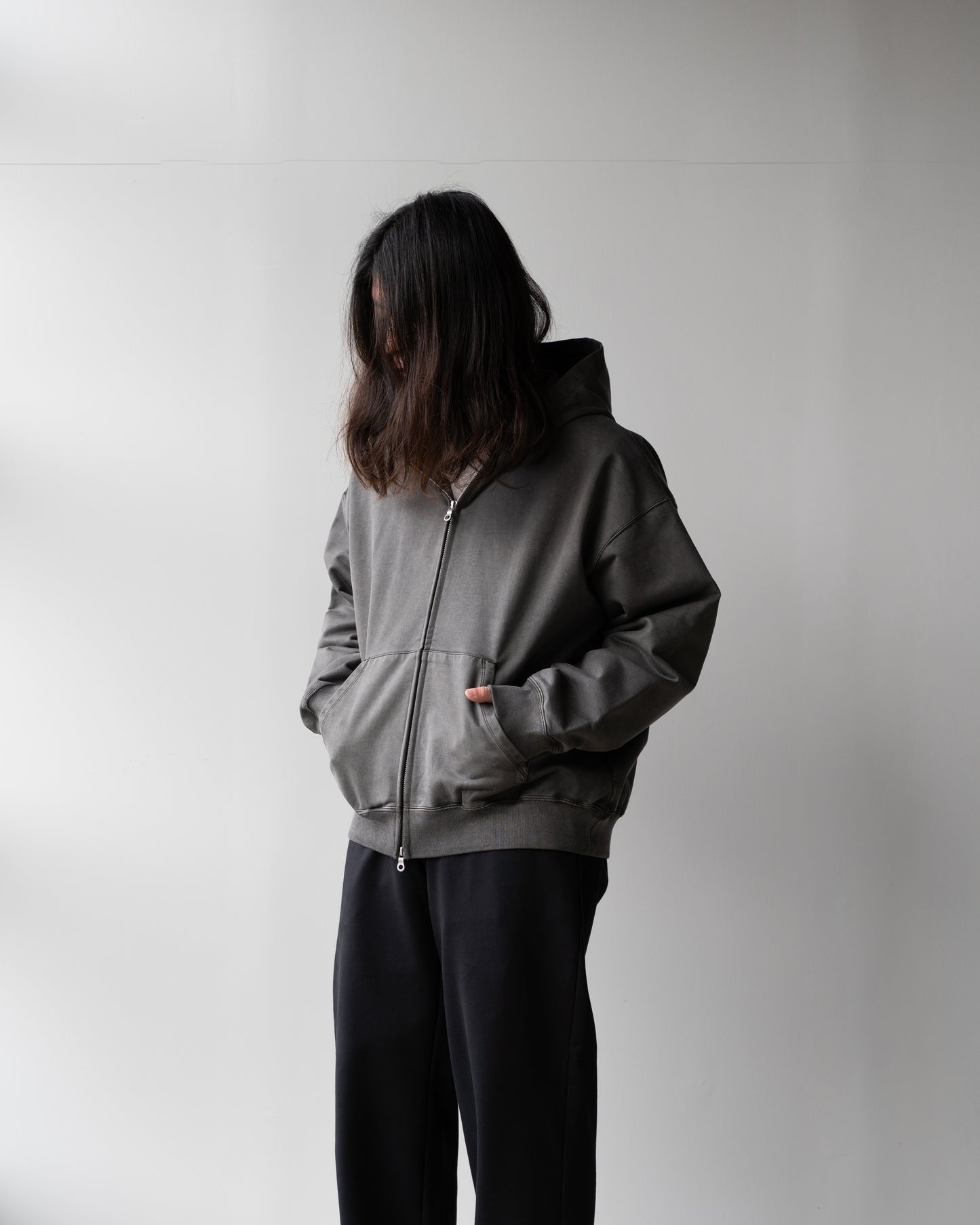 36G ZIP HOODIE - CHARCOAL PIGMENT