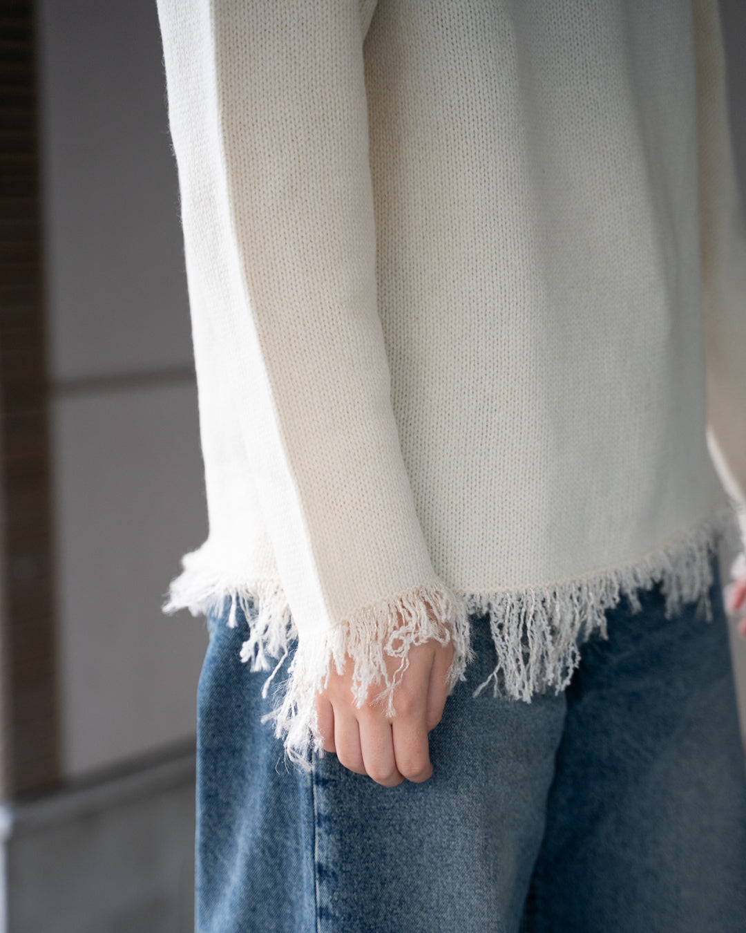 5G FRAYED HEM SWEATER - OFF WHITE