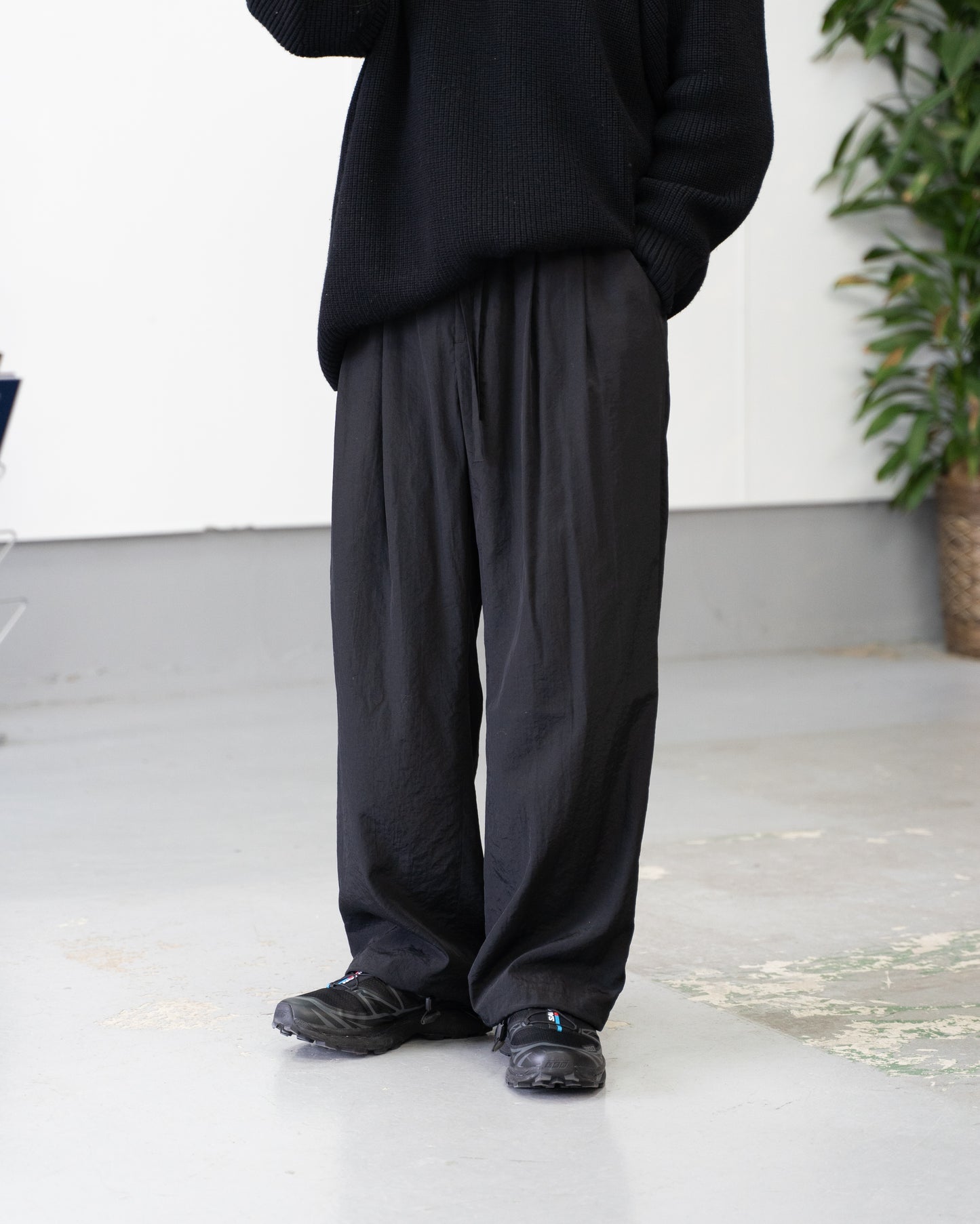 SALT SHIRNK CUPRO BROWSING PANTS - BLACK