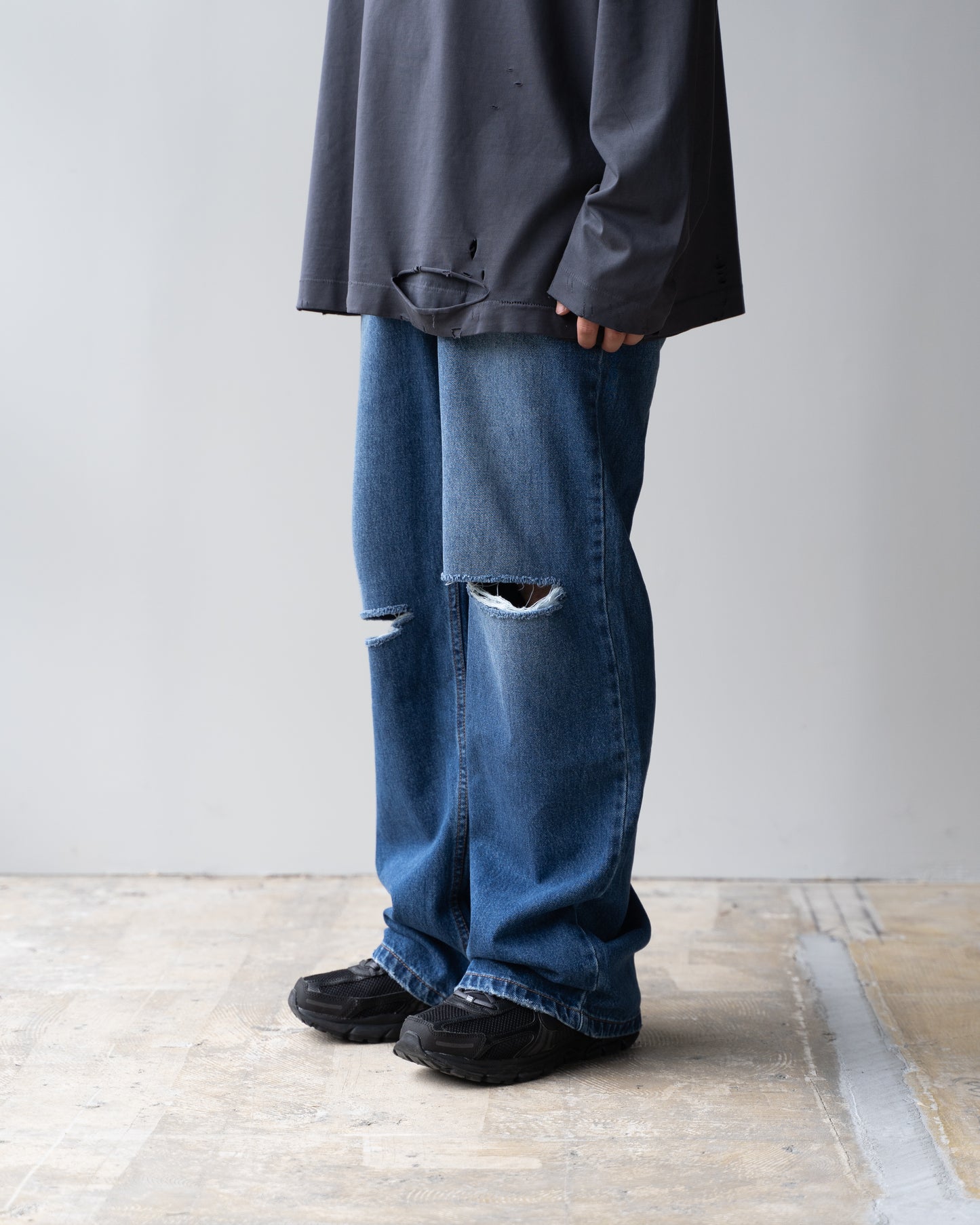 WASHED DESTORYED BREAK CUT FLARED JEANS - INDIGO