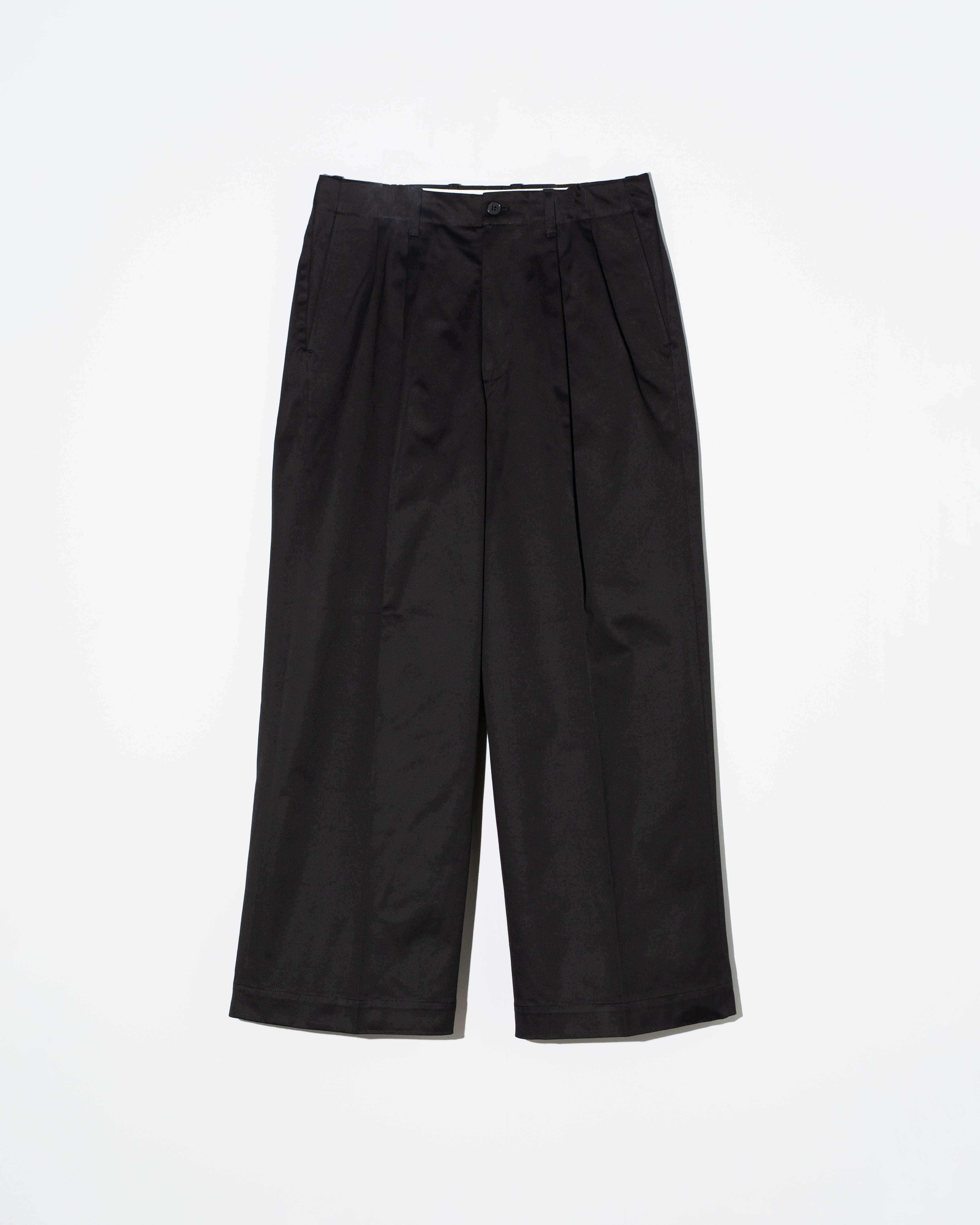 UNIVERSAL PRODUCTS. 2TUCK WIDE CHINO TROUSERS BLACK | HAKU 公式通販