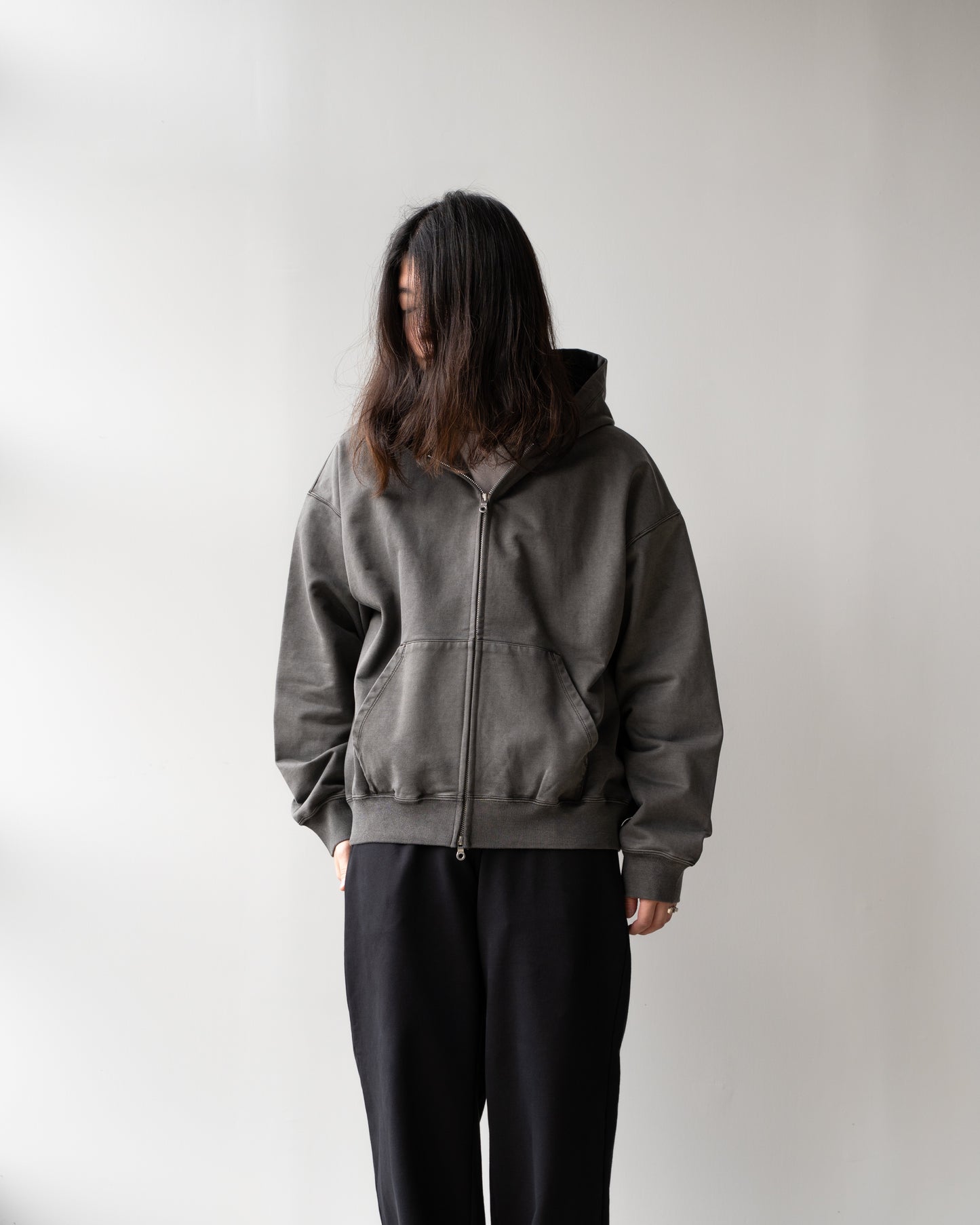 36G ZIP HOODIE - CHARCOAL PIGMENT