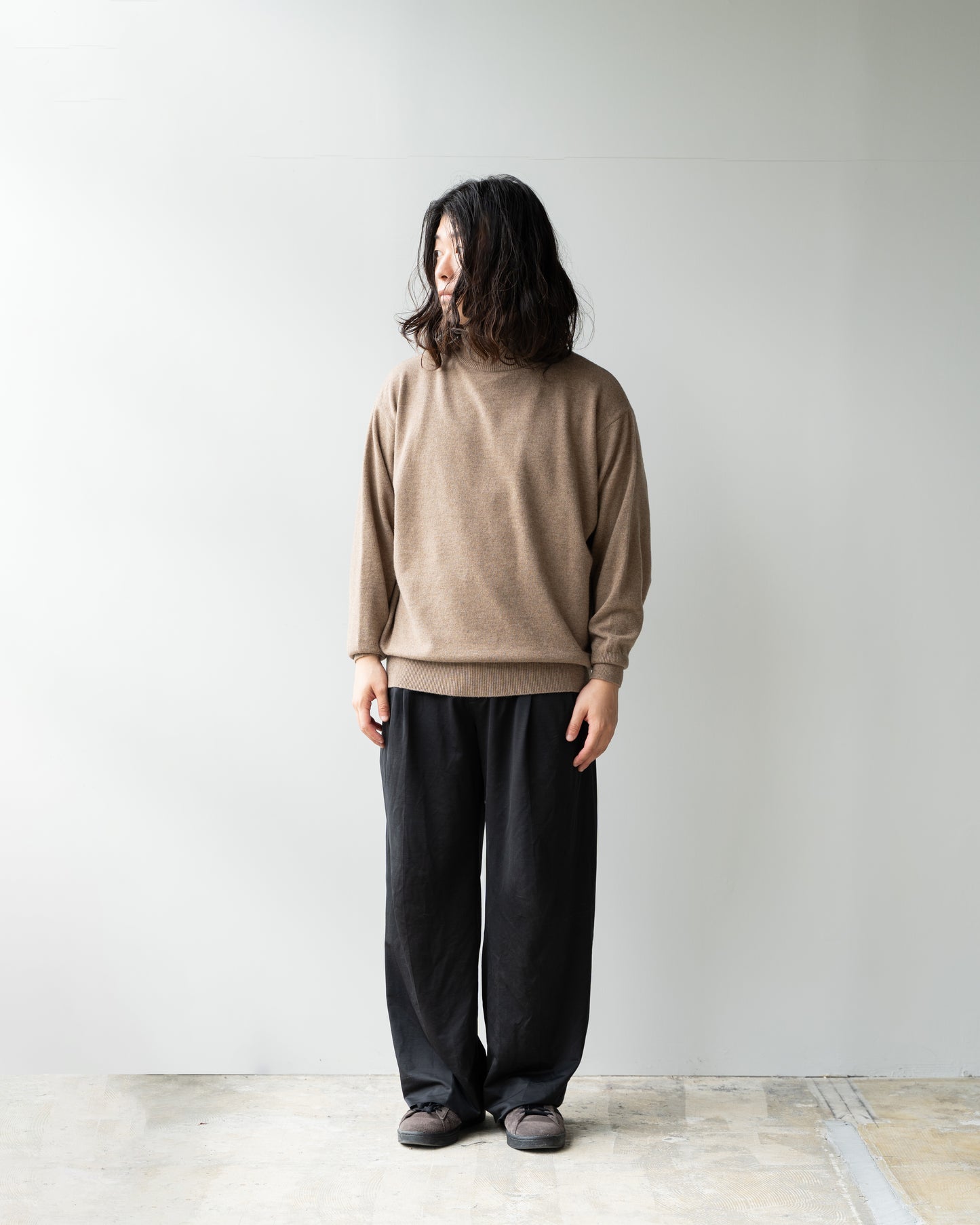 WOOL CASHMERE HIGH NECK KNIT - BROWN