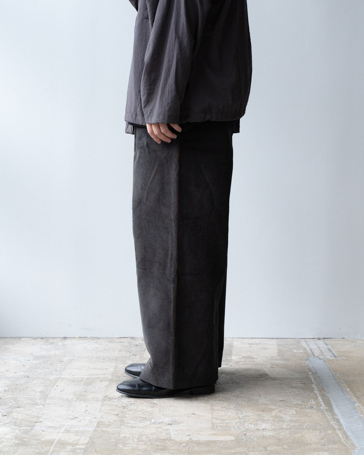 SIDE SEAMLESS STRAIGHT PANTS - CHARCOAL