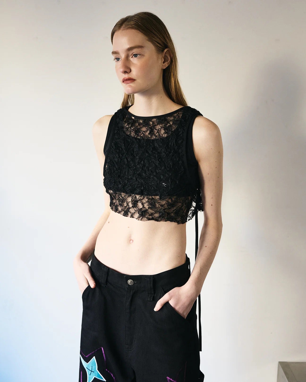 CRUSHED LACE CROP TANK - BLACK