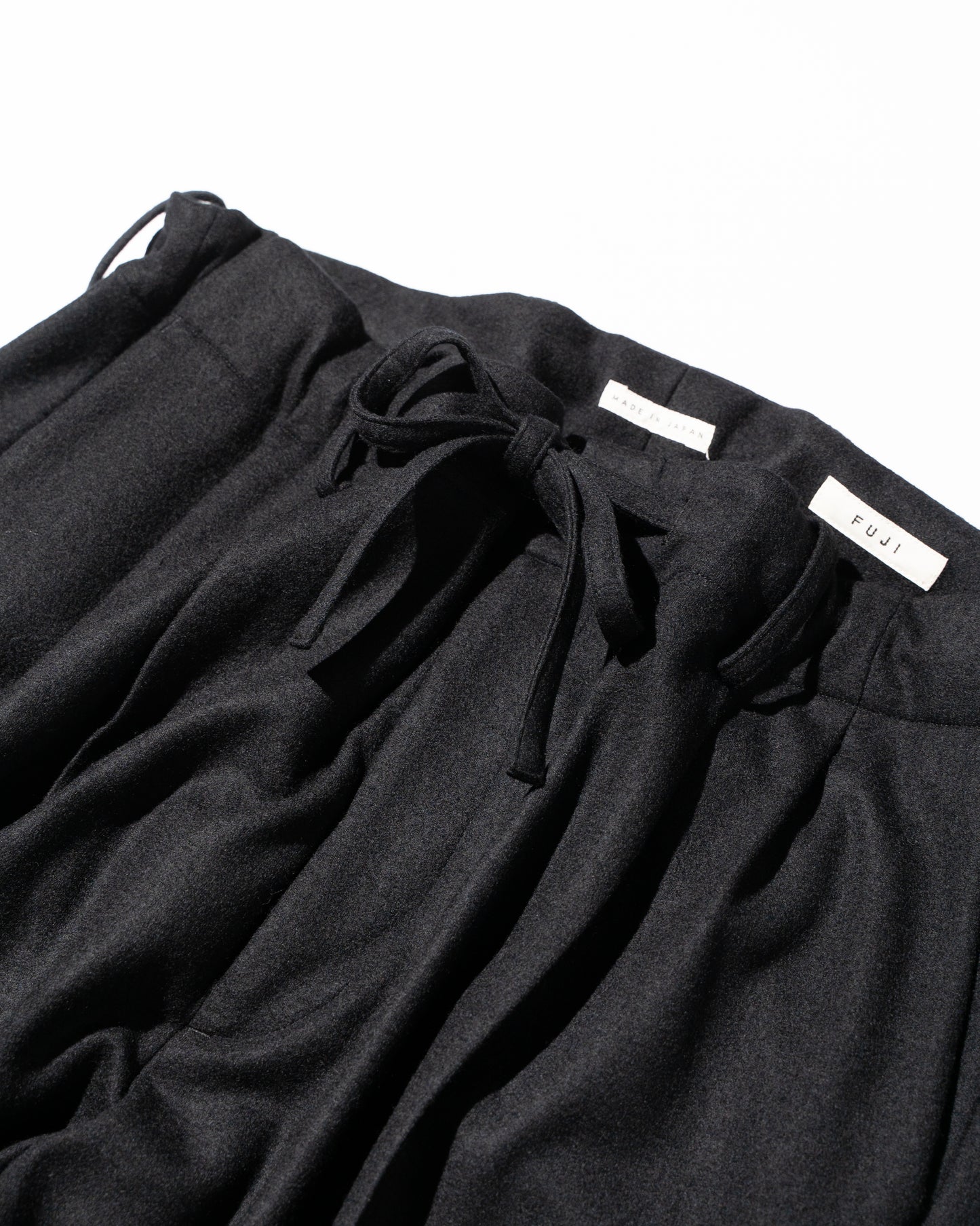 WOOL BELTLESS CORDED PANTS - BLACK