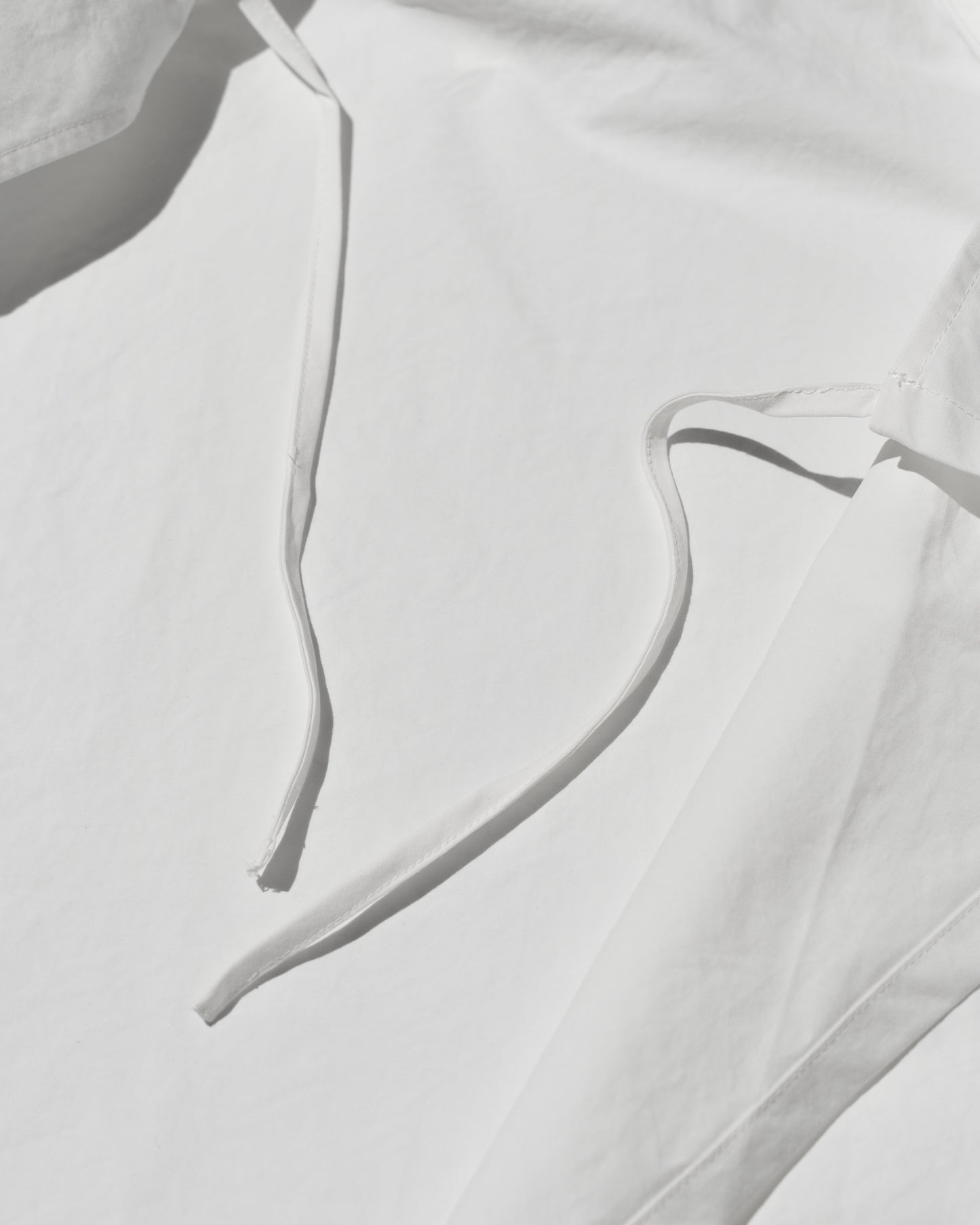 EMBROIDERED SCALLOP VEST - WHITE