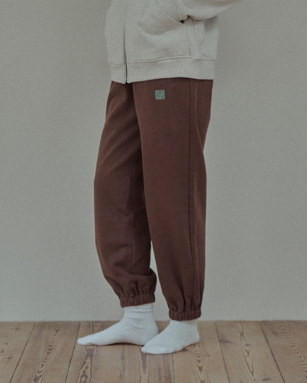 SQUARE LOGO SWEAT PANTS - ECRU