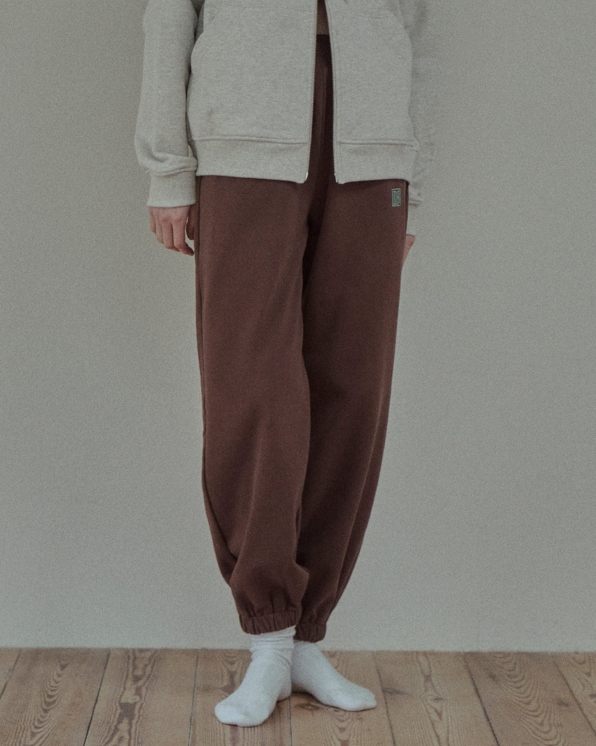 SQUARE LOGO SWEAT PANTS - ECRU