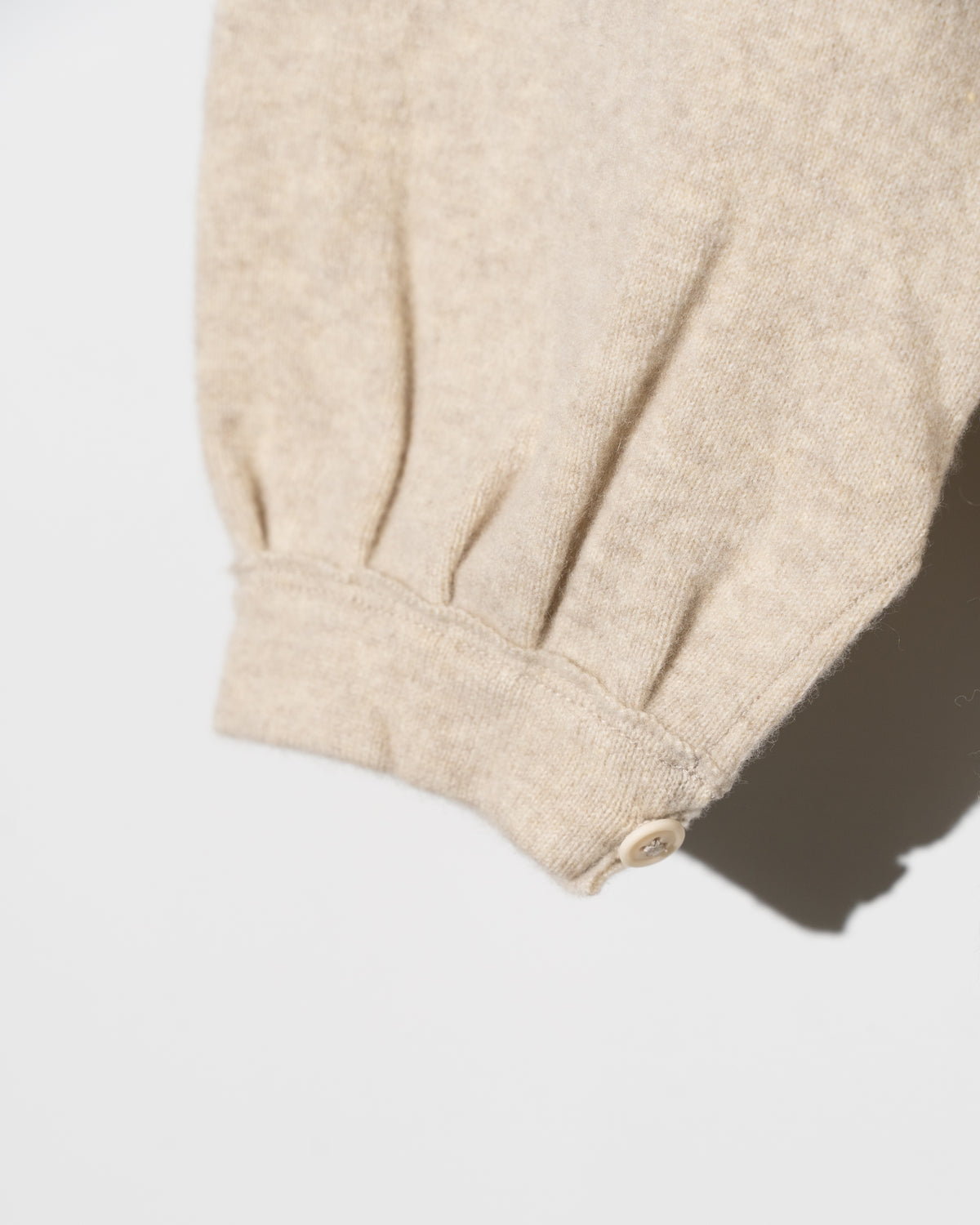 LAMBS CASHMERE KNIT SHIRT - BEIGE