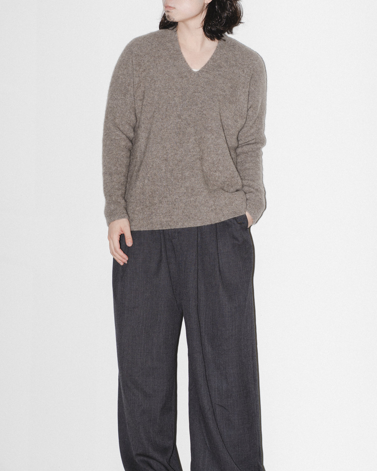 YAK V-SWEATER - GREY