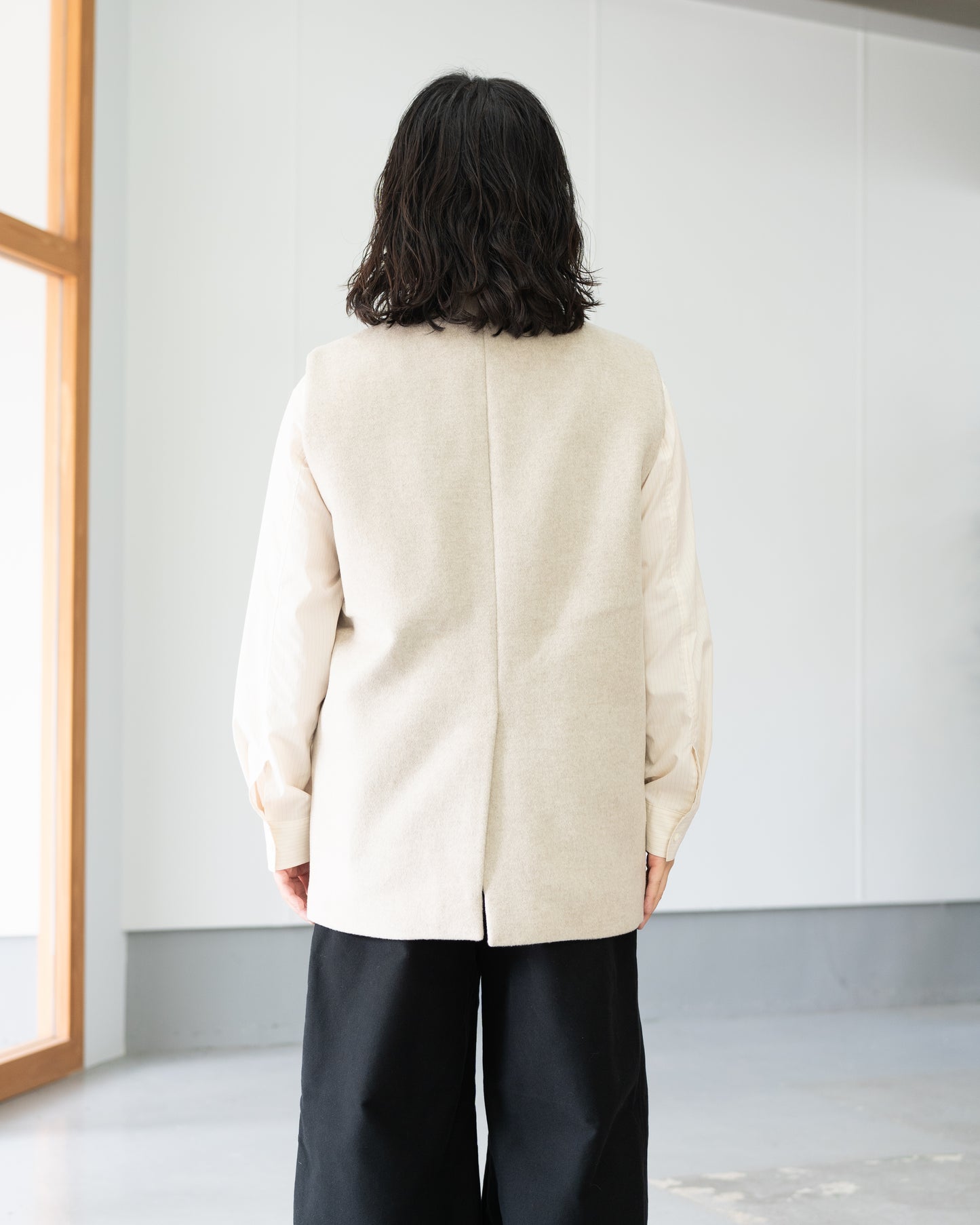 LAMBSWOOL MELTON STAND COLLAR GILET - OFF WHITE