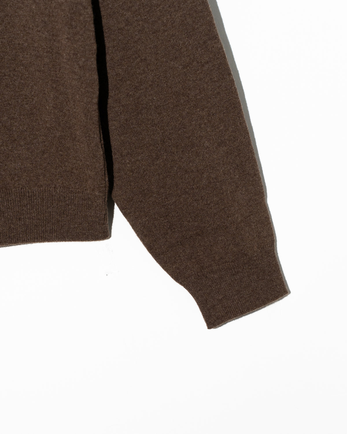 COLLARED V-NECK KNIT - BROWN