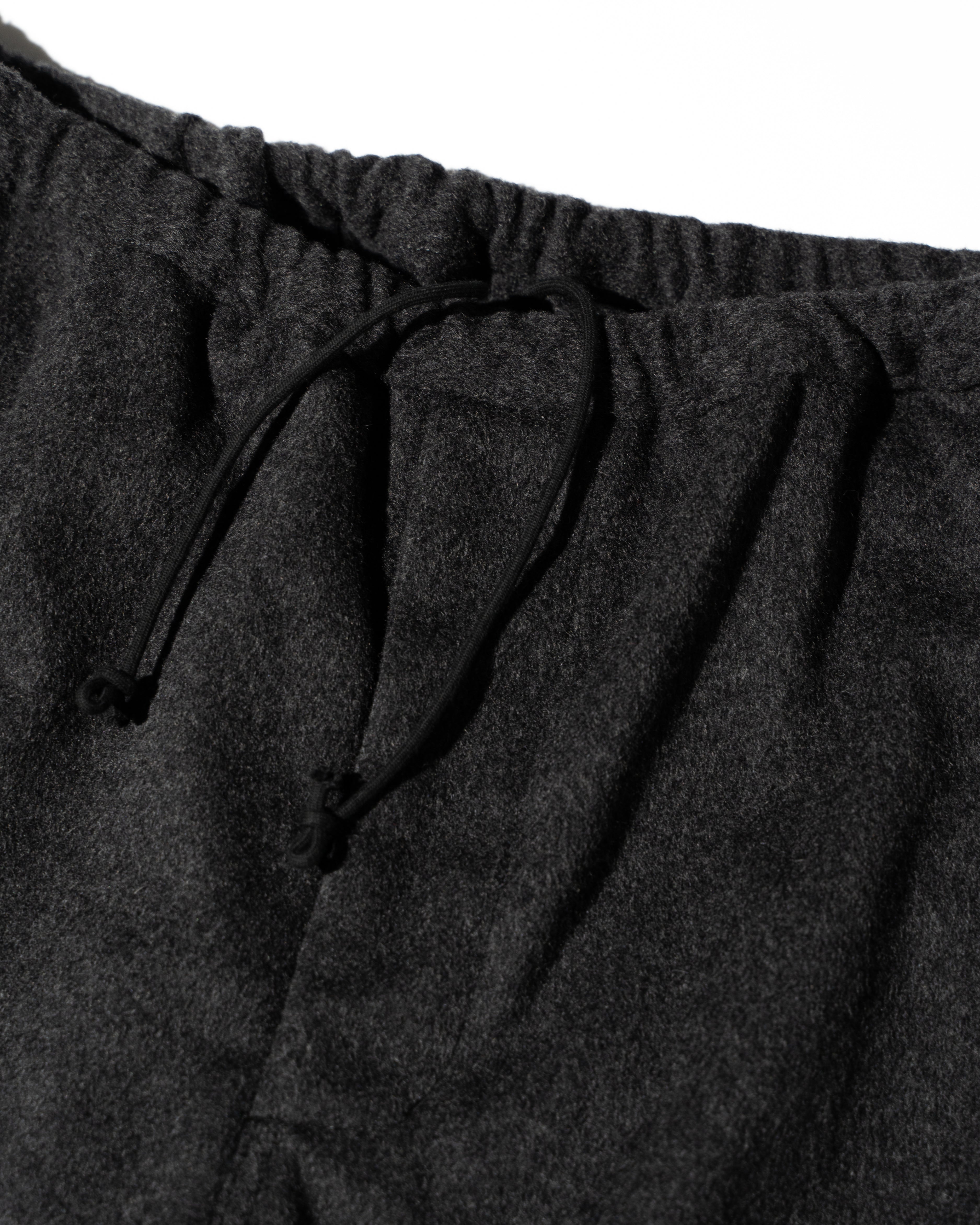 THE DAY(ザ デイ) WOOL CASHMERE DRAWSTRING PANTS GRAY | HAKU 公式通販