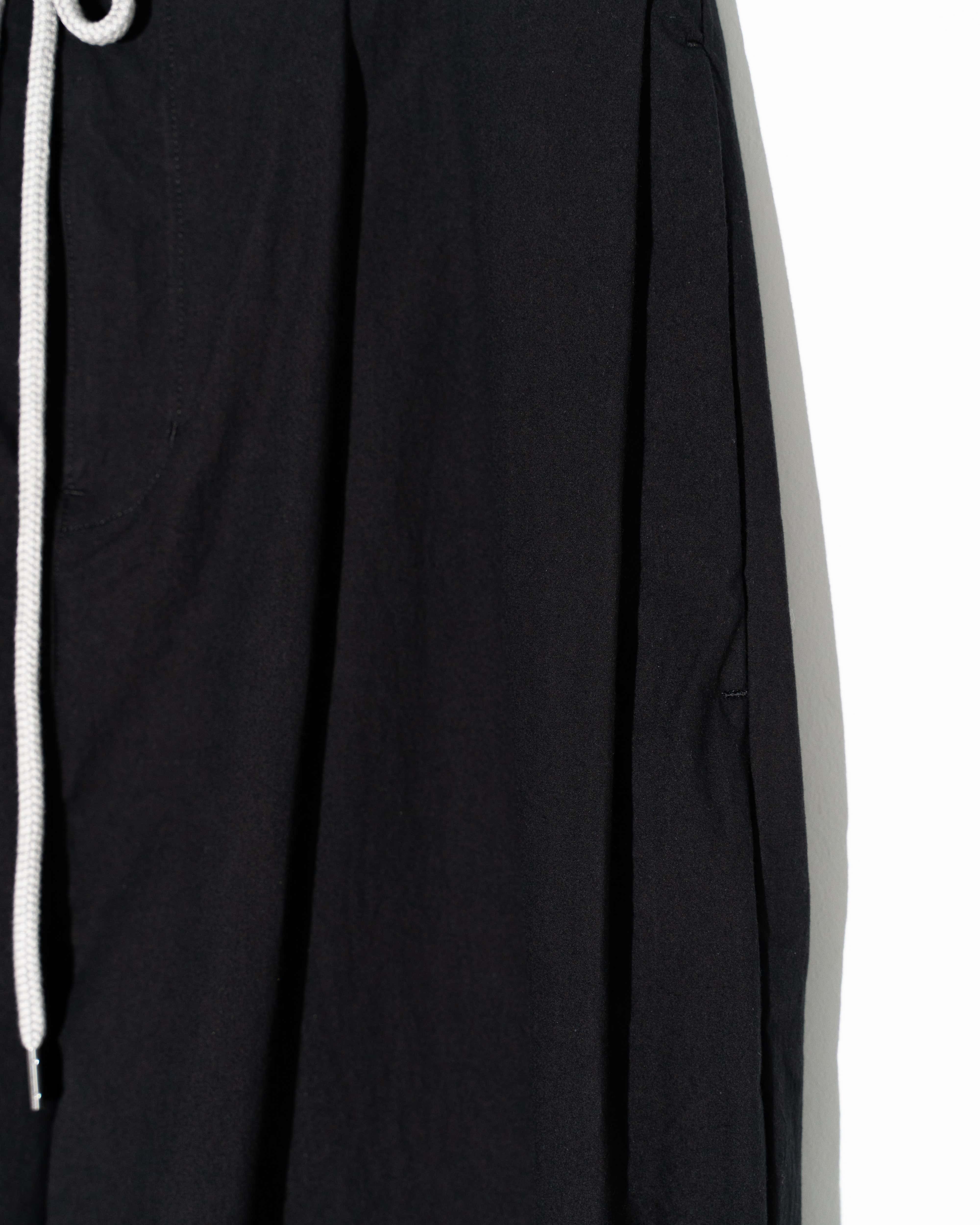 KAYLE (ケイル) COTTON BROAD BARREL TROUSERS BLACK | HAKU公式通販