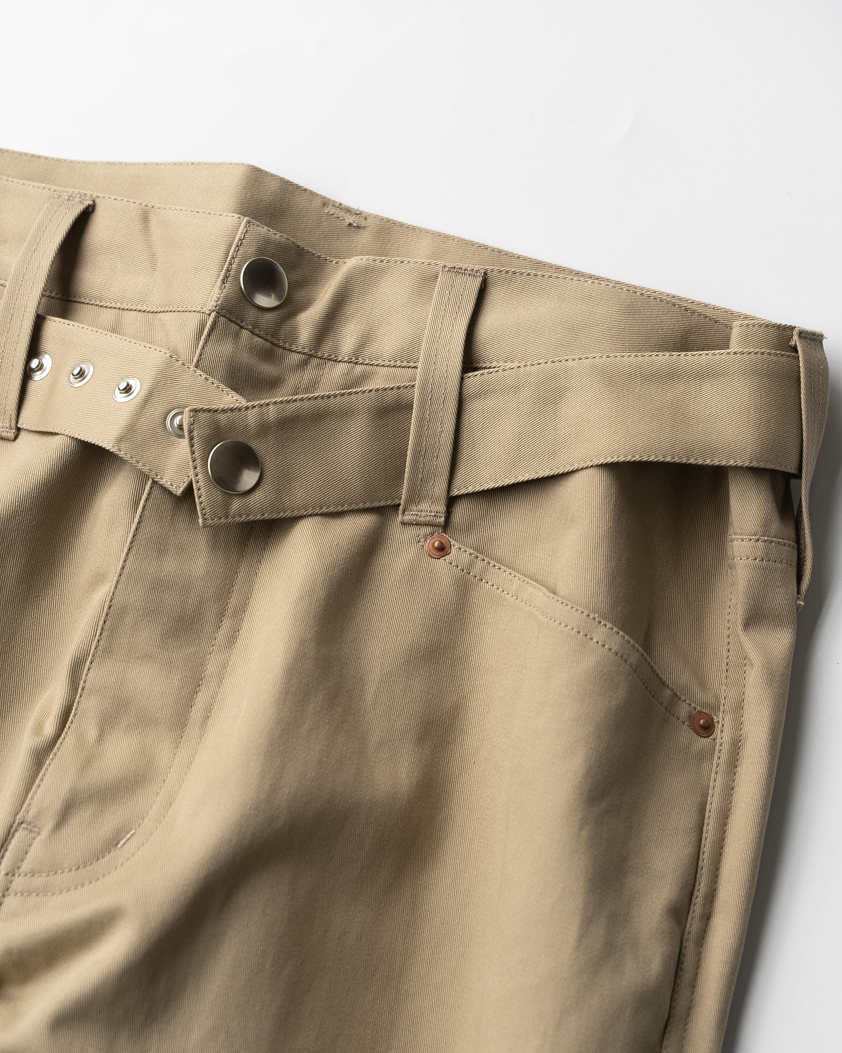 Abelia Edoward Goucha BDOUBLE BELT PANTS BEIGE | HAKU公式通販